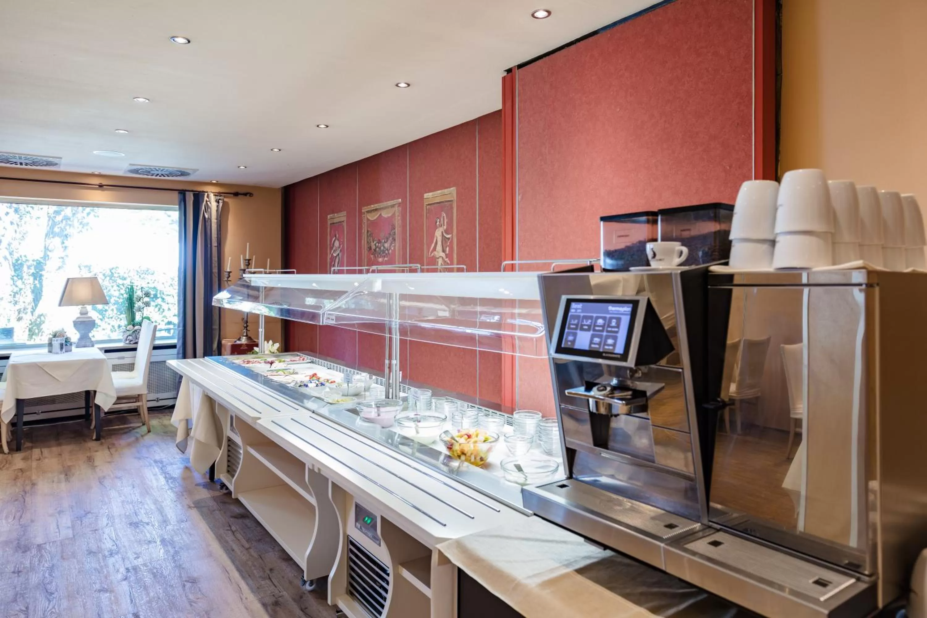 Food and drinks in Hotel Zum Zeppelin Hamburg