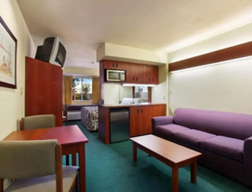 Bedroom, Seating Area in Microtel Inn & Suites by Wyndham Wellton