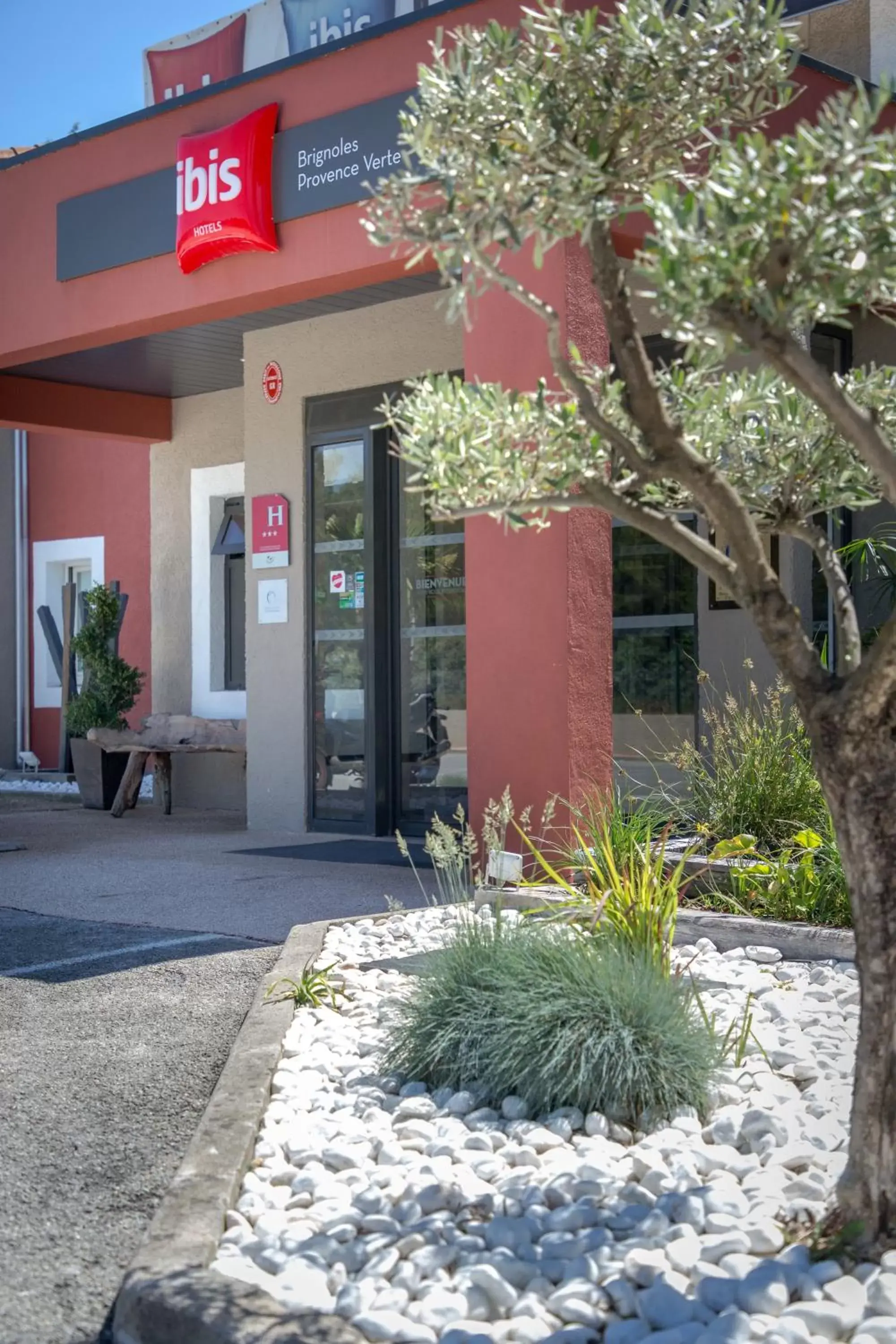 Facade/entrance in ibis Brignoles Provence Verte Facade/entrance in ibis Brignoles Provence Verte