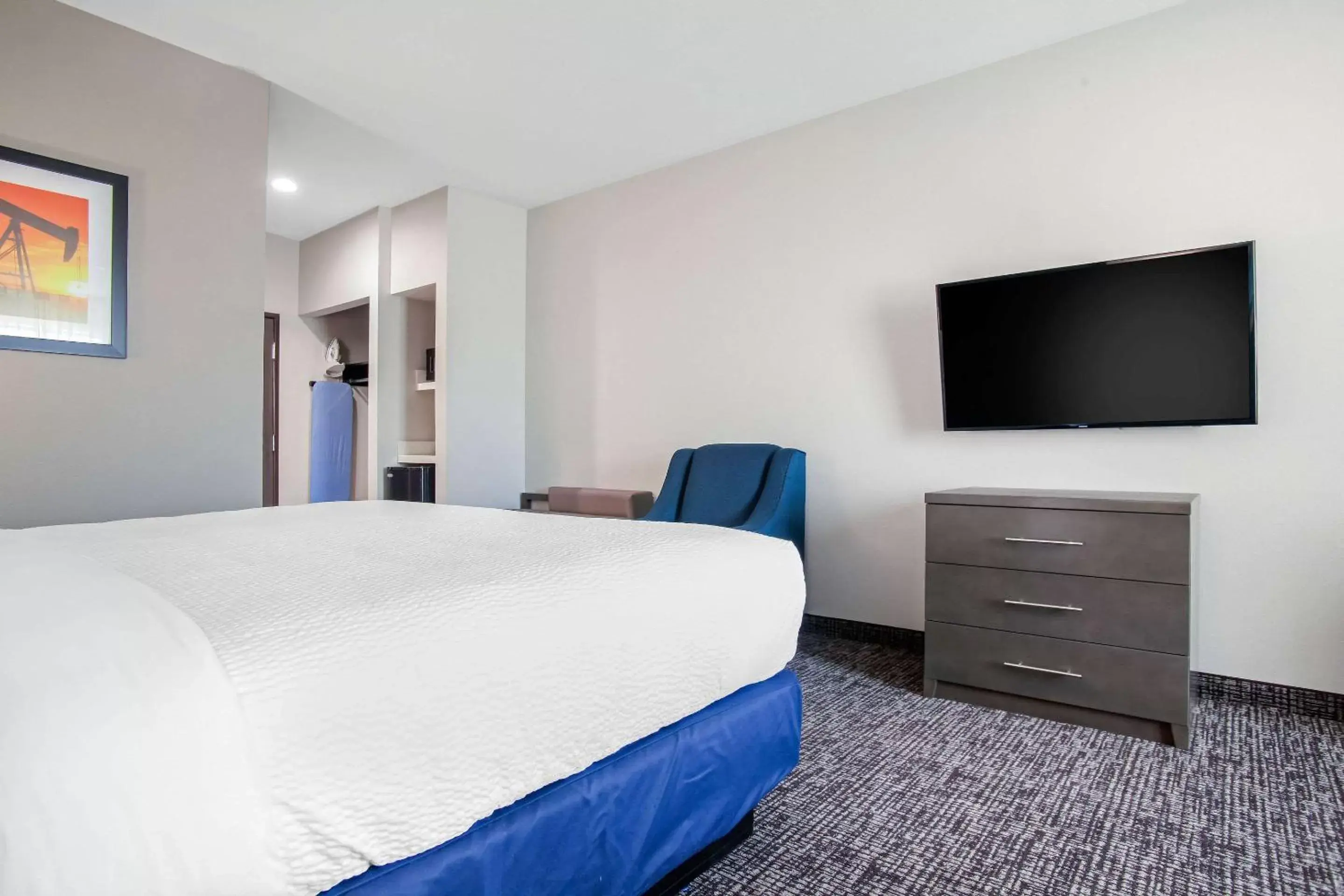 Photo of the whole room, Bed in Holiday Inn Express & Suites Tulsa East - Catoosa, an IHG Hotel