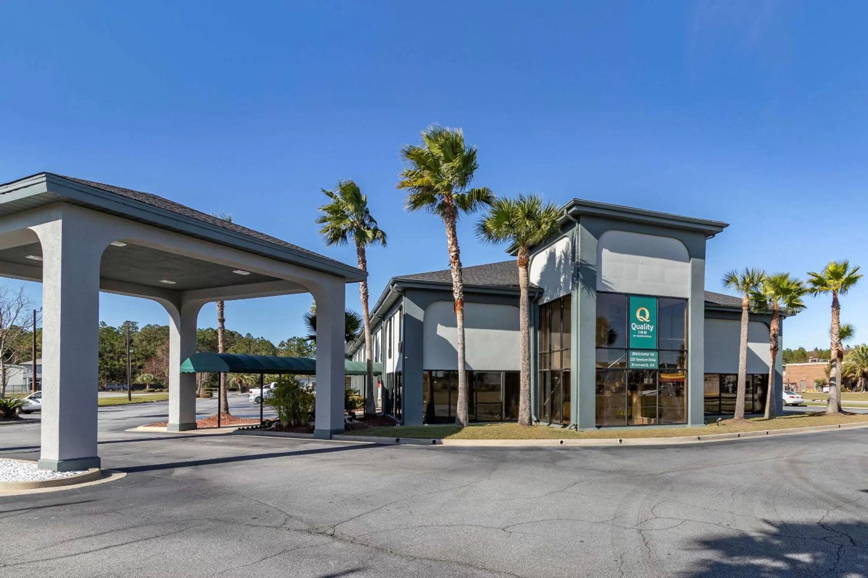 Property building in Quality Inn Brunswick