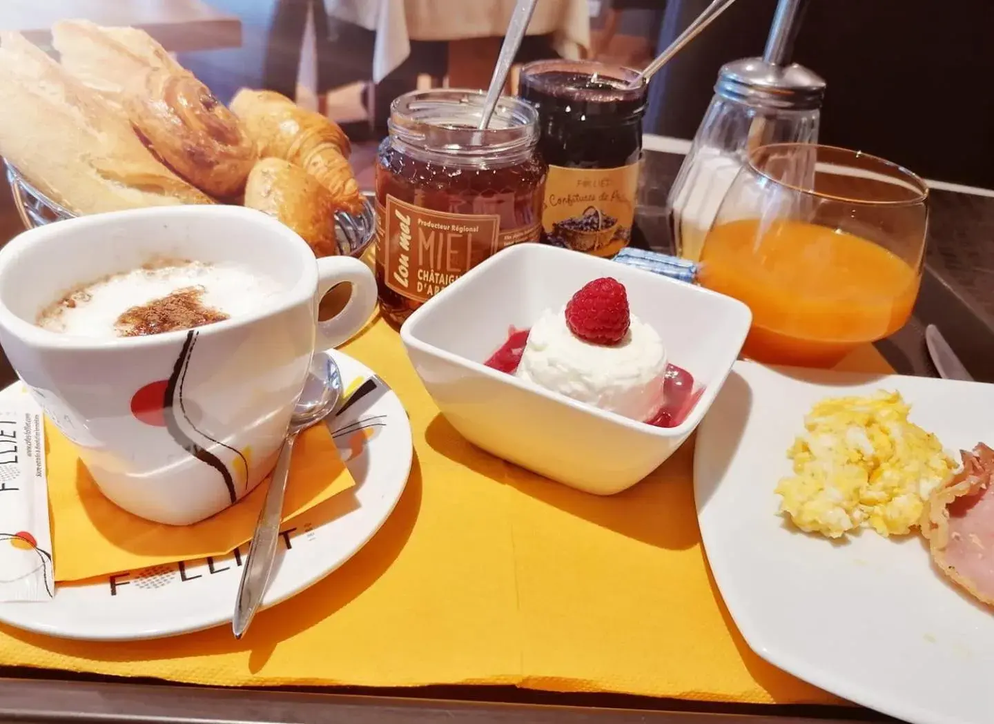 Breakfast in Logis Le Printemps Hôtel Restaurant - Montélimar