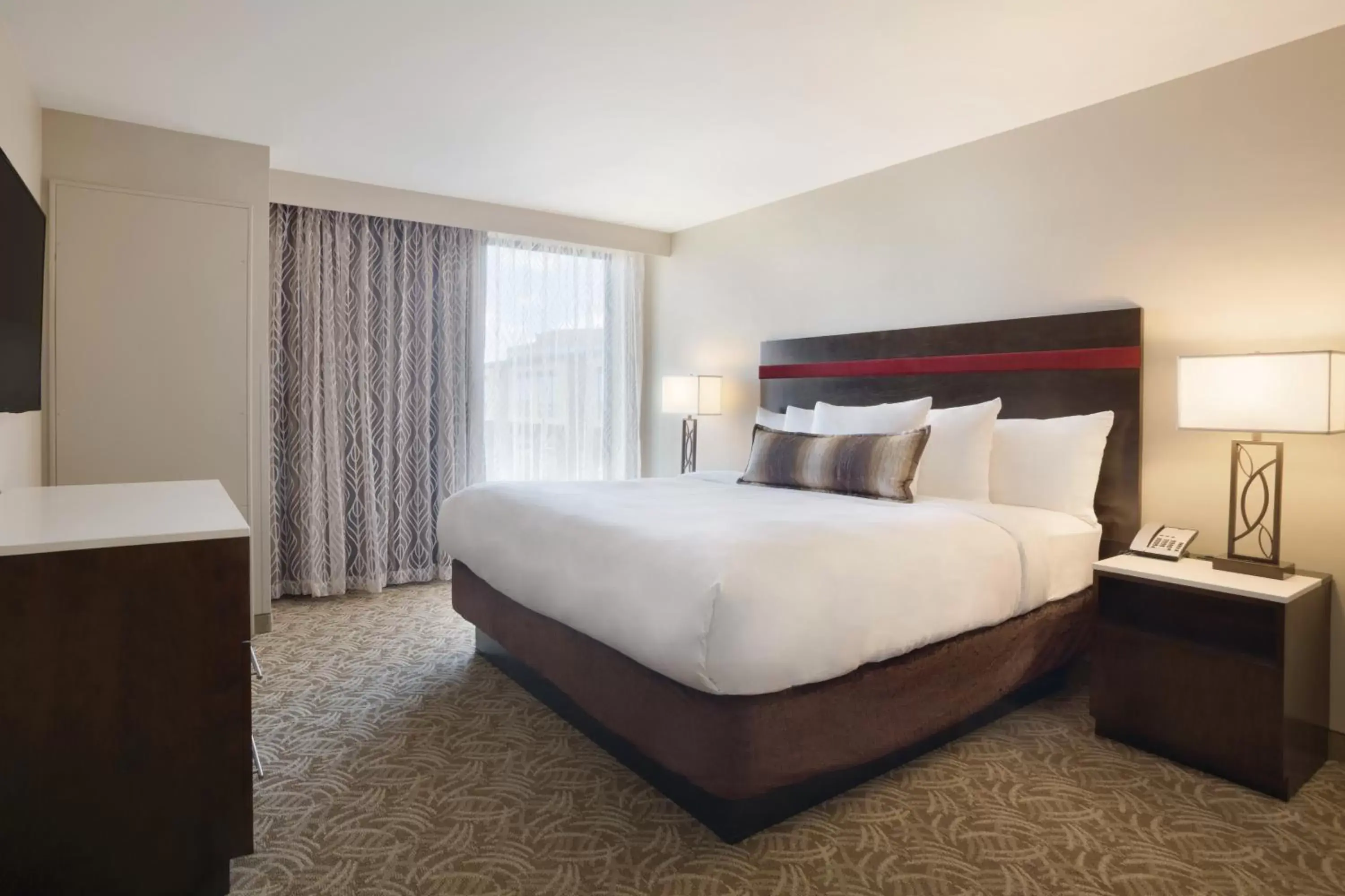 Bed in Holiday Inn Chicago Schaumburg, an IHG Hotel