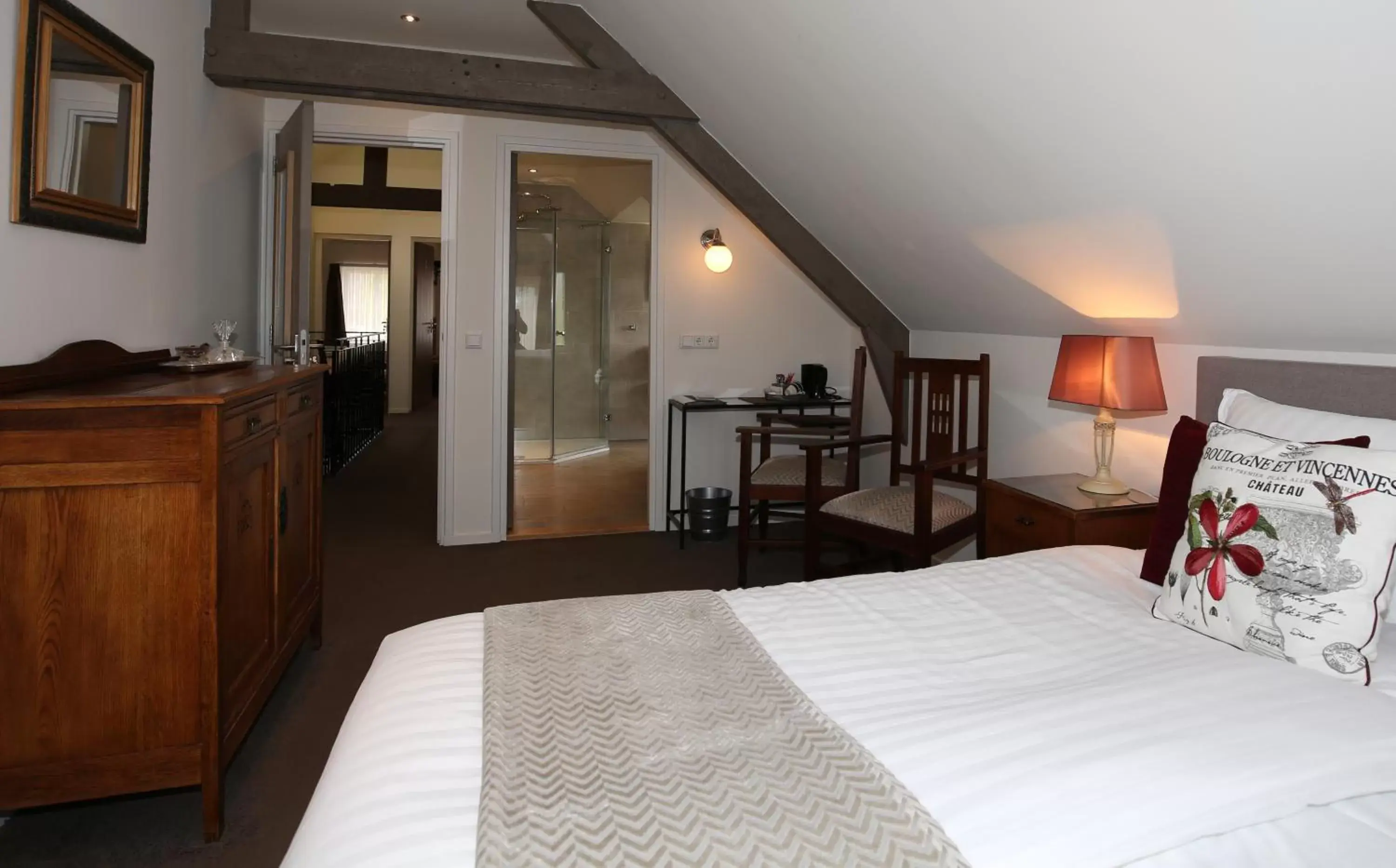 Deluxe Double or Twin Room - single occupancy in Walnut Lodge Bed & Breakfast Deluxe Double or Twin Room - single occupancy in Walnut Lodge Bed & Breakfast