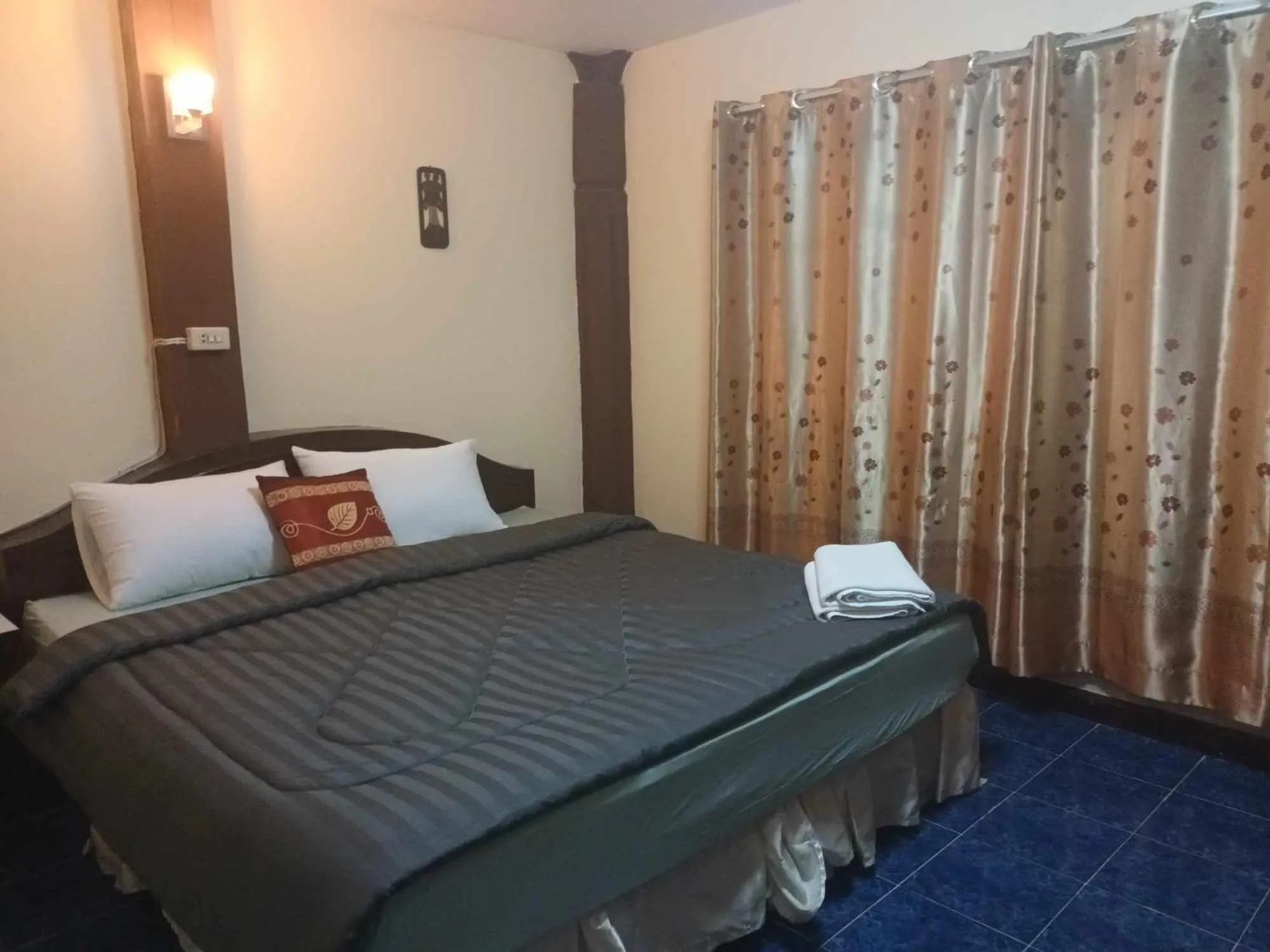 Bed in Patong Rose Guest House 50m to Beach
