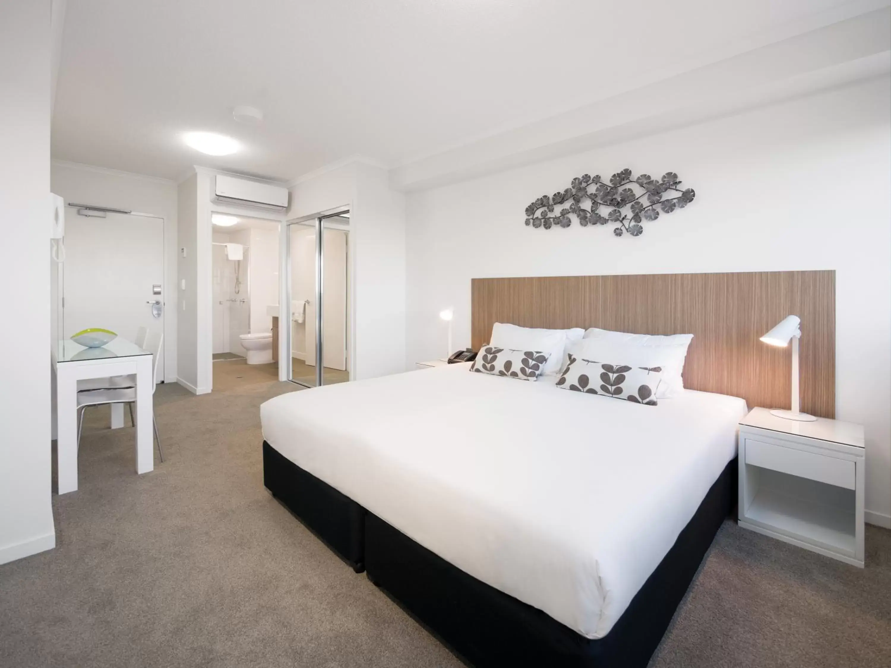 Bedroom, Bed in Oaks Mackay Rivermarque Hotel