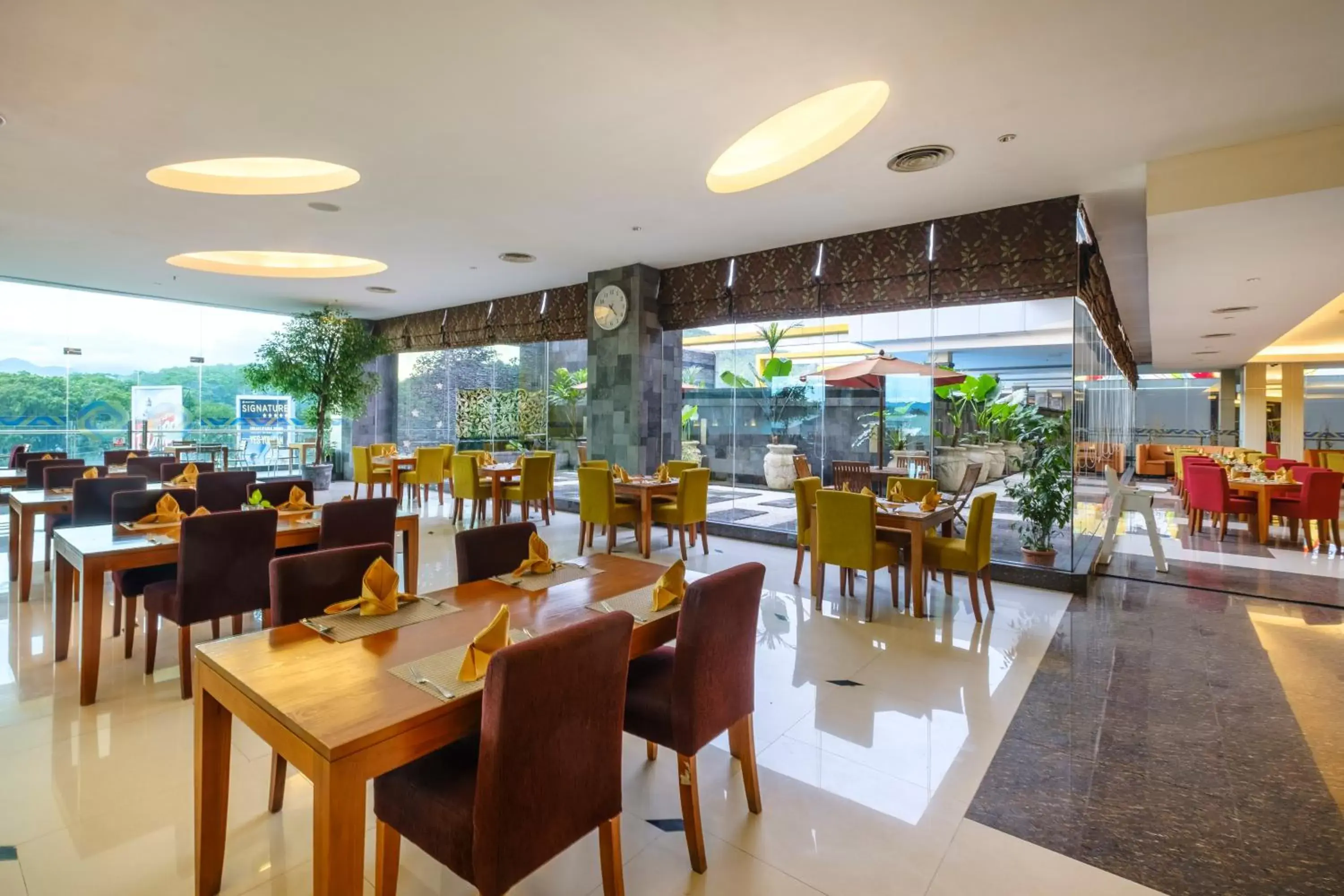 Restaurant/places to eat in Grand Artos Hotel & Convention Restaurant/places to eat in Grand Artos Hotel & Convention