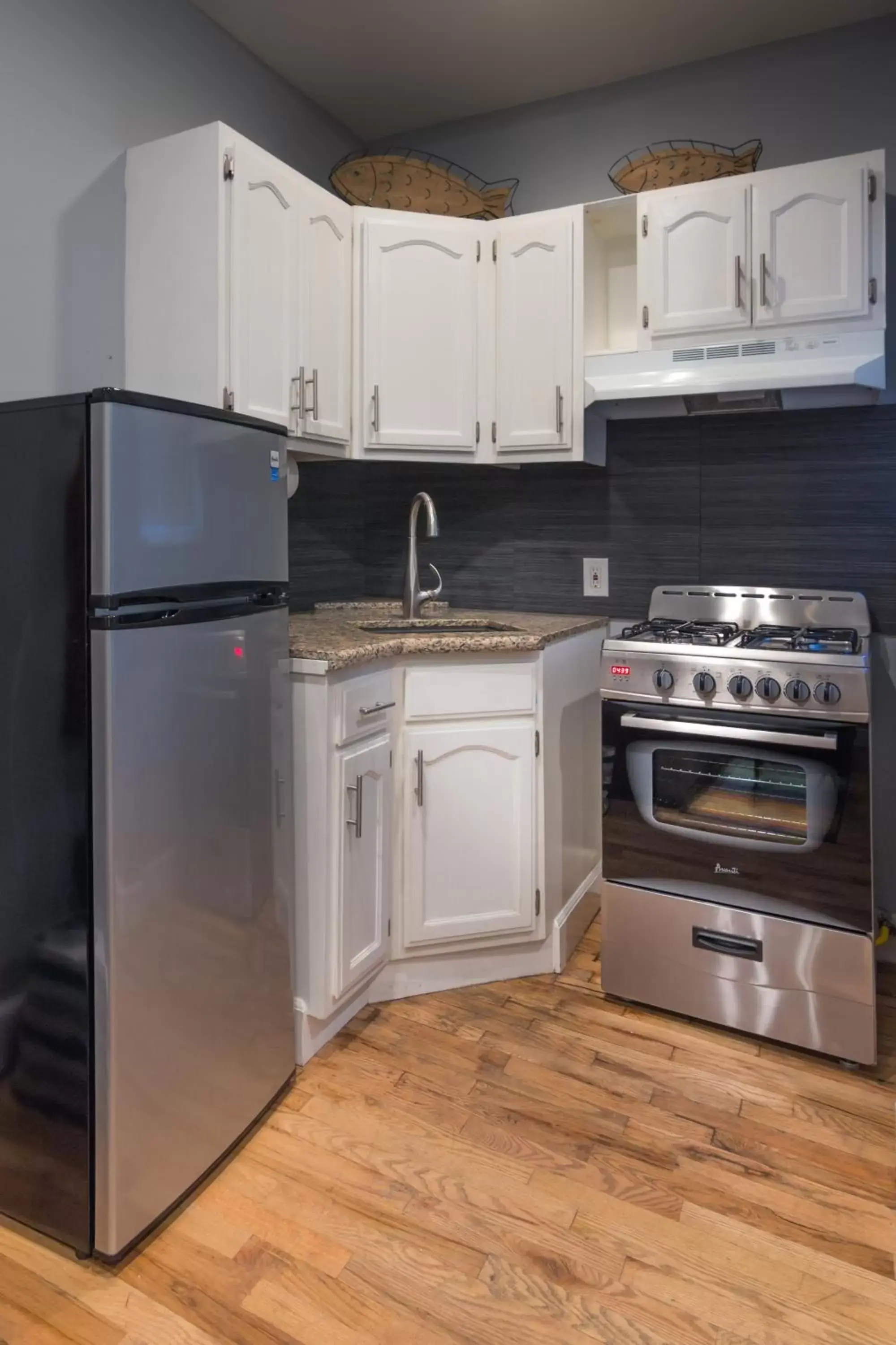 Kitchen/Kitchenette in Broadlind Hotel