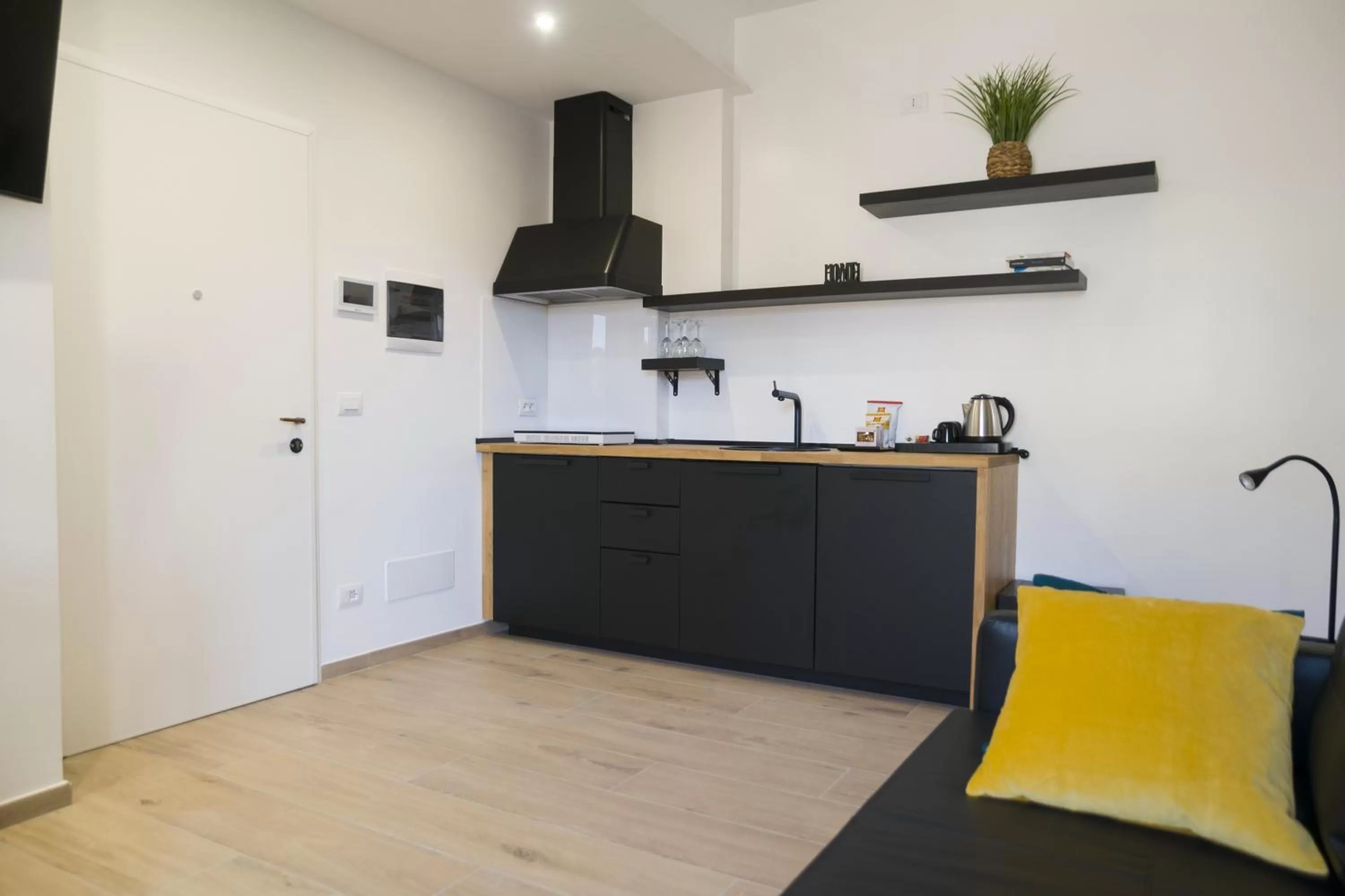 Kitchen or kitchenette, Kitchen/Kitchenette in Galileo Suite