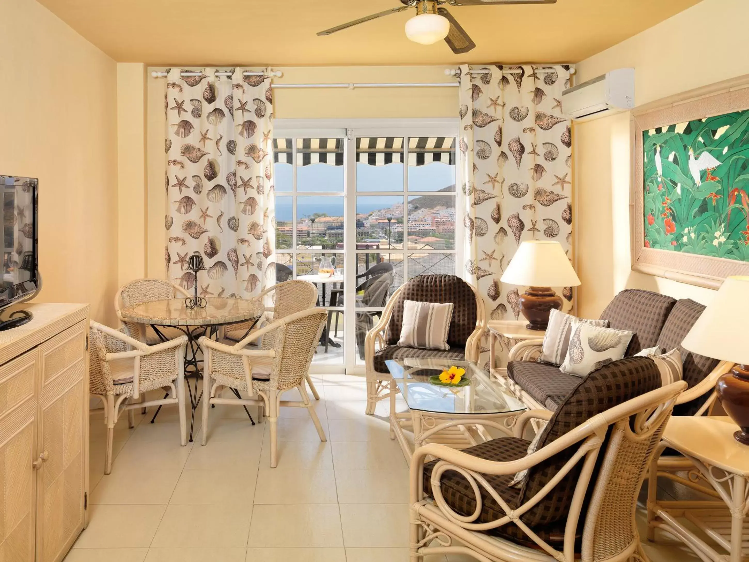 One-Bedroom Suite (1 Adult + 1 Child) in Gran Oasis Resort