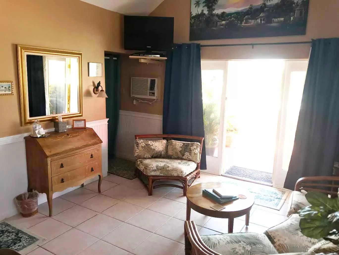 TV and multimedia, Seating Area in Sea Breeze Manor Inn