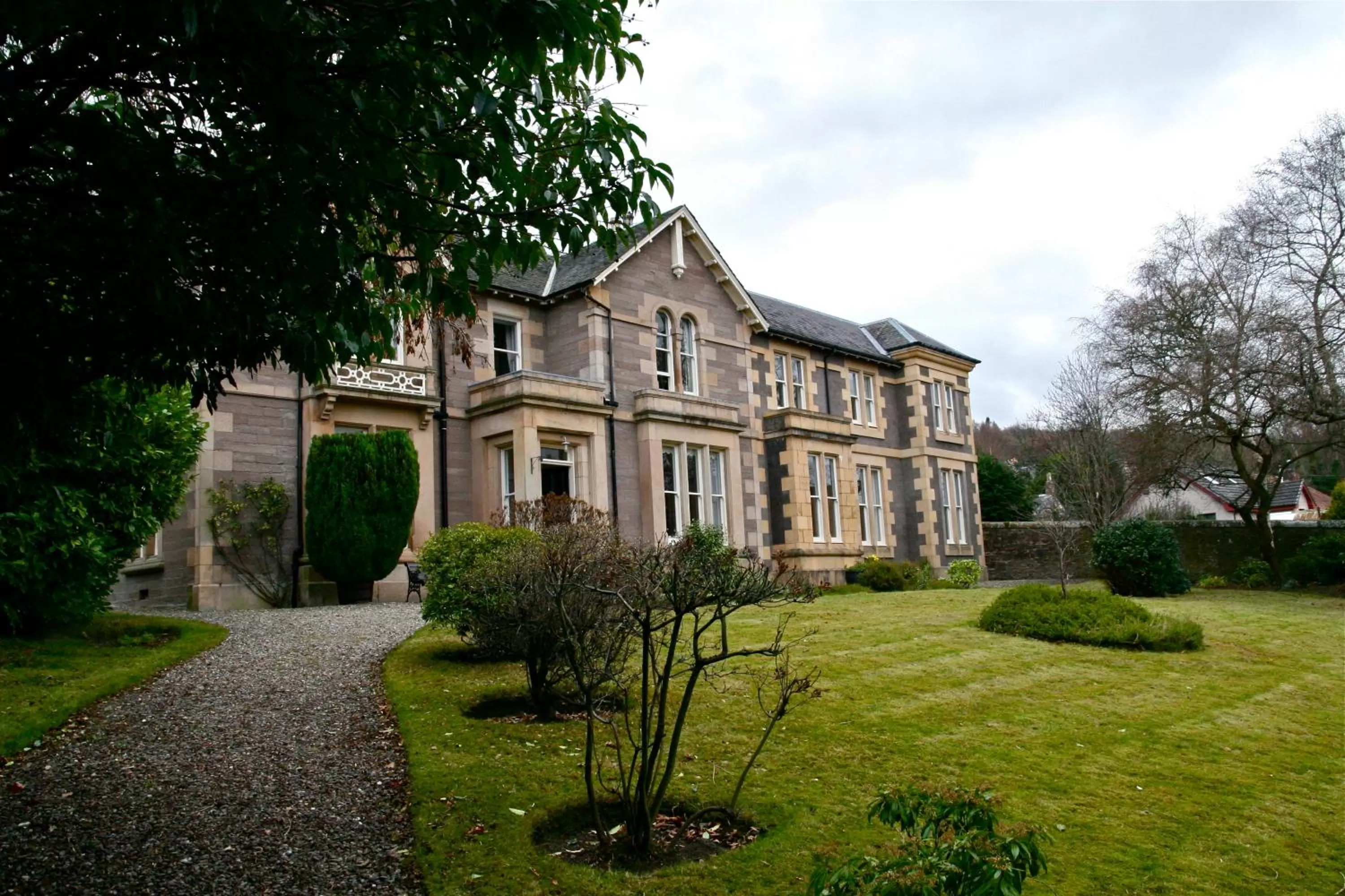 Facade/entrance in Sunbank House Metro Hotel