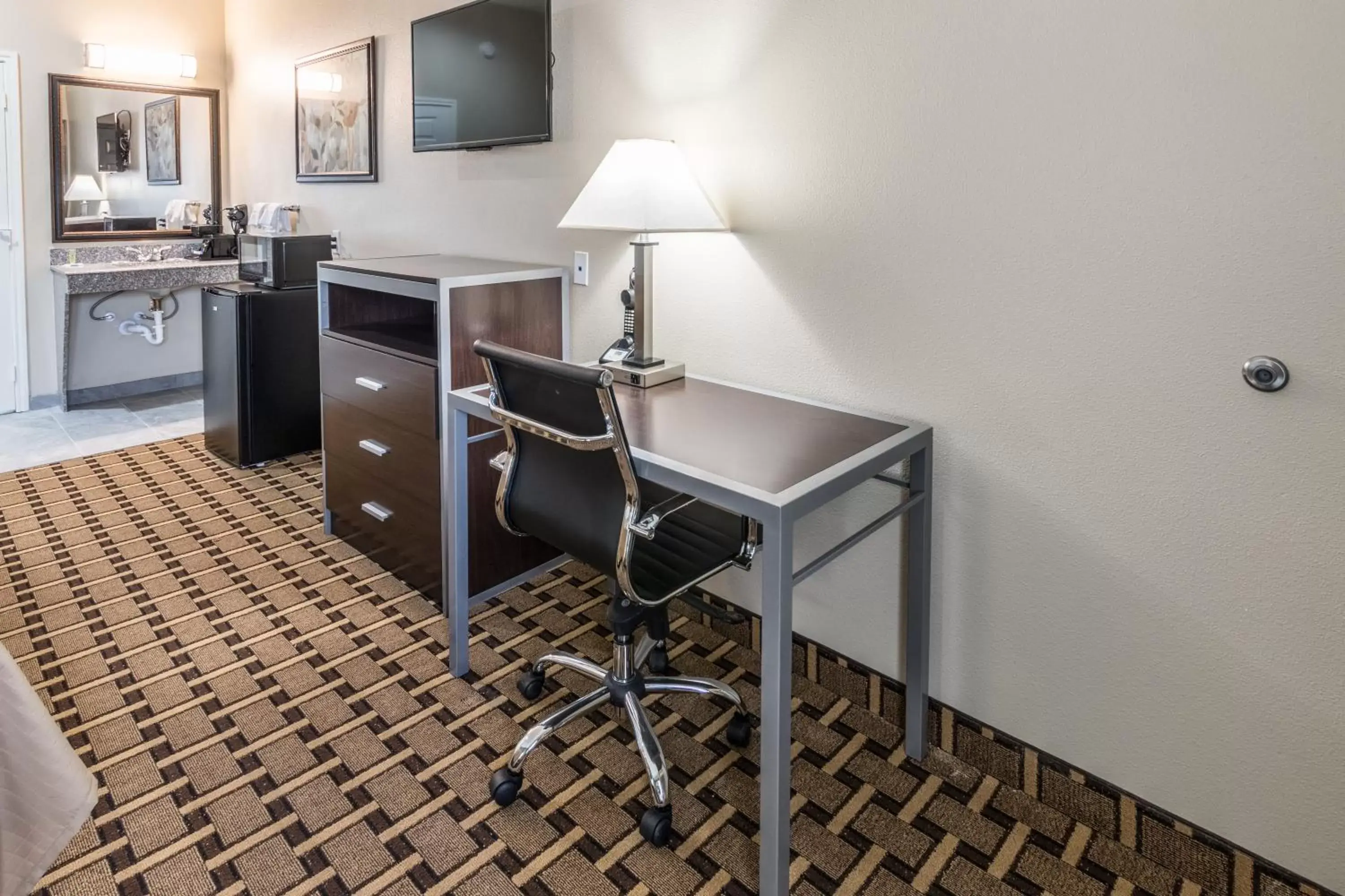 Decorative detail, Kitchen/Kitchenette in Scottish Inns & Suites