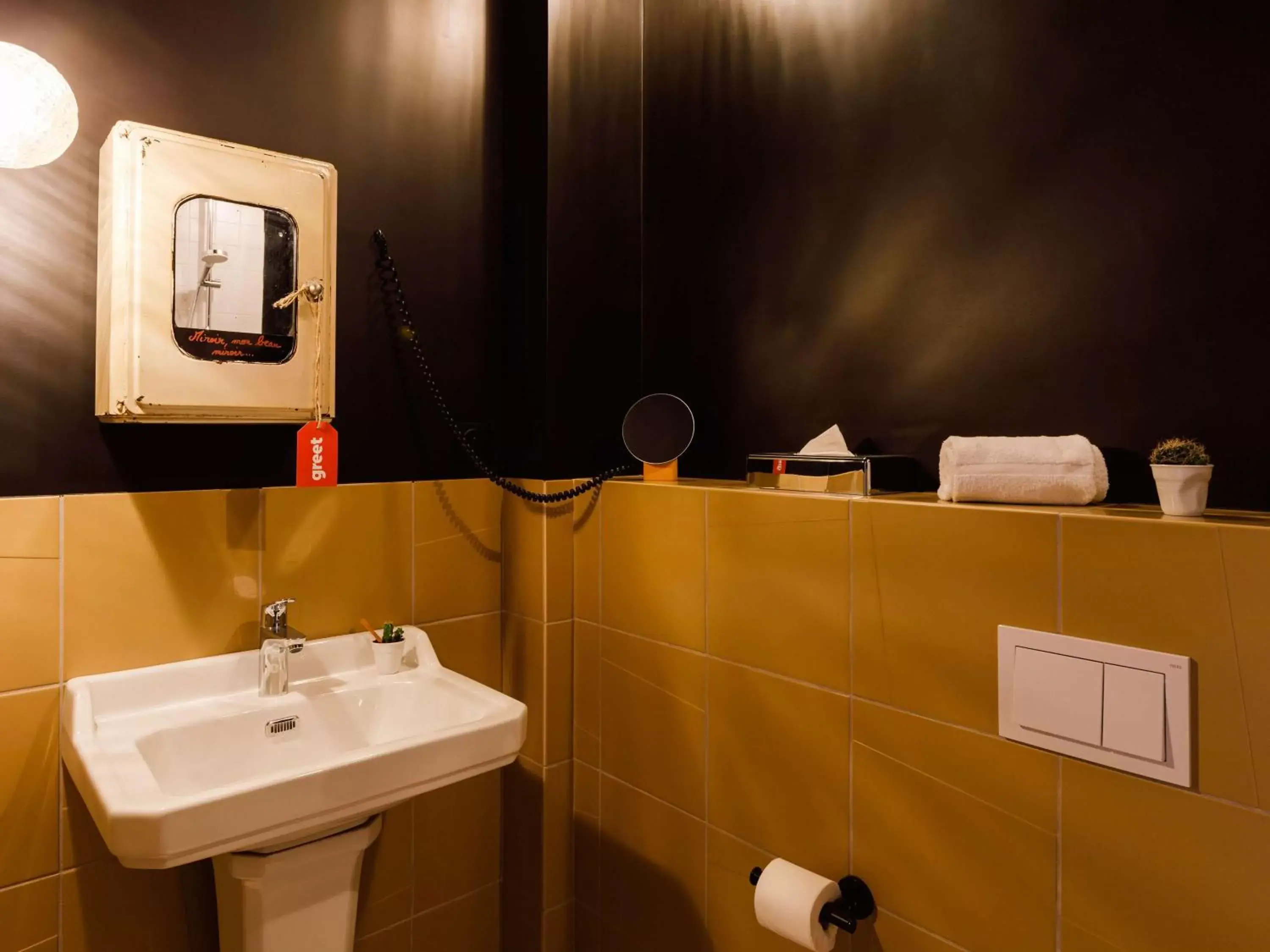 Bedroom, Bathroom in Greet Hotel Lyon Confluence