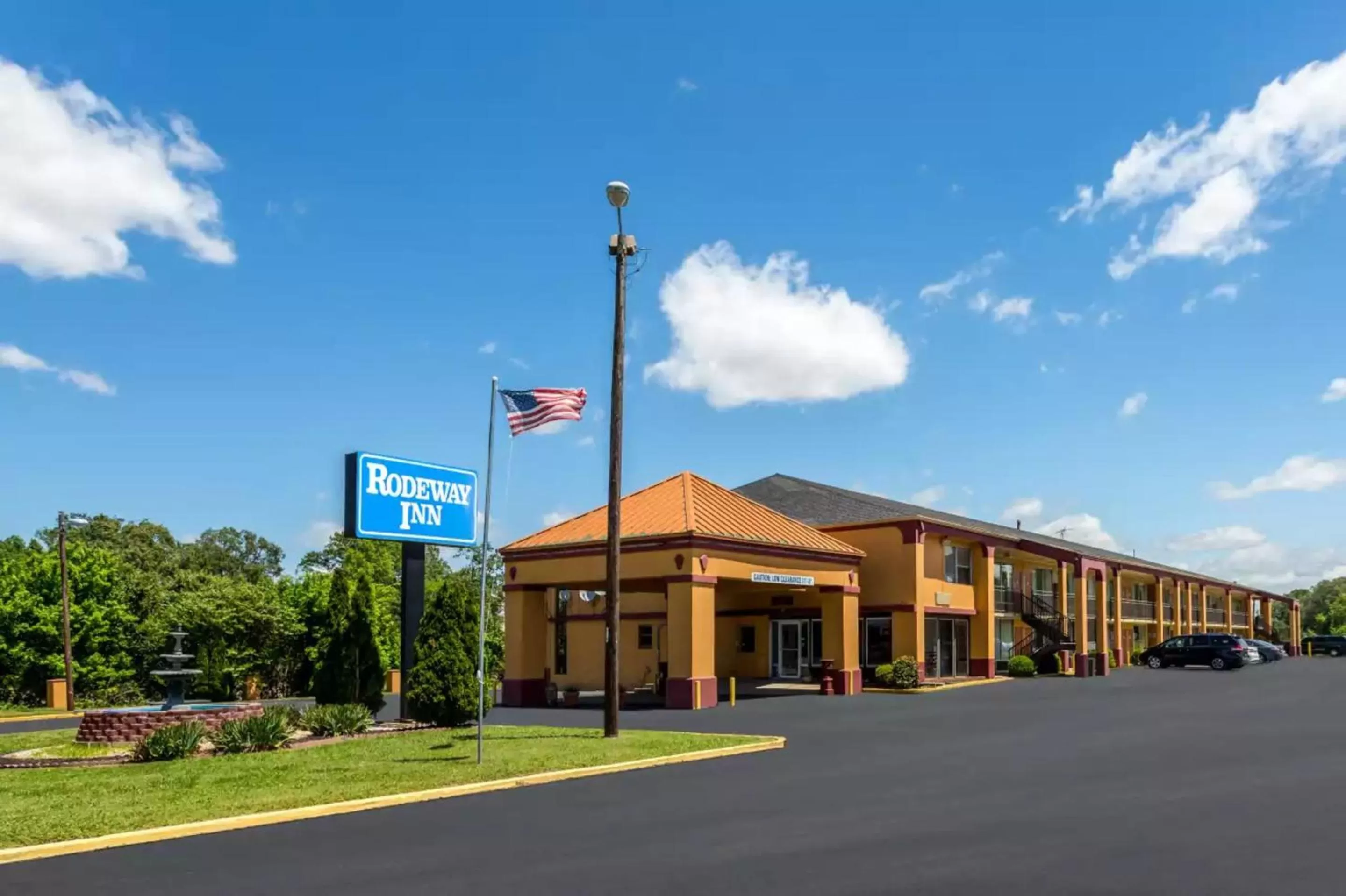 Property building in Rodeway Inn Denmark-Jackson