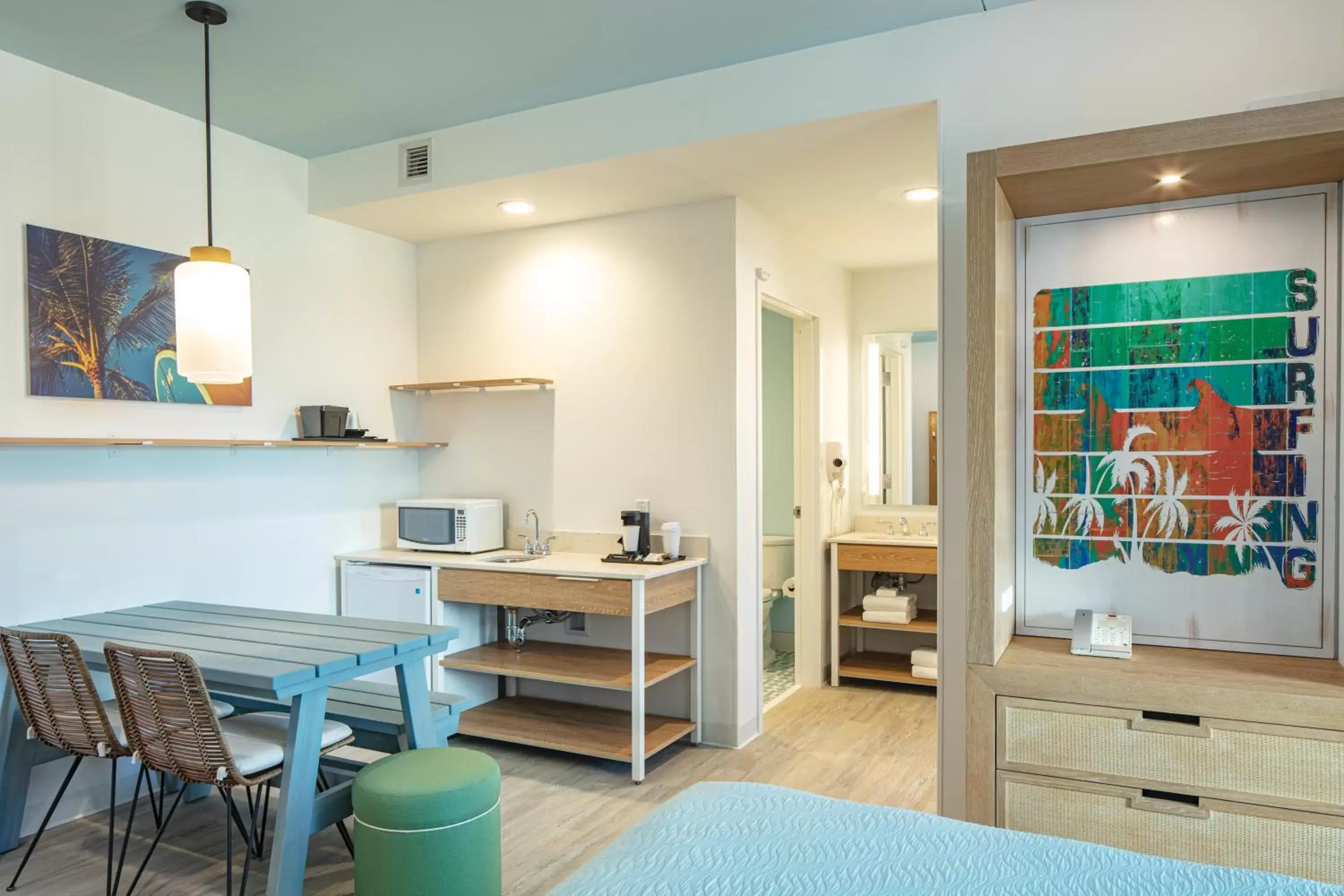 Living room in Universal’s Endless Summer Resort – Dockside Inn and Suites