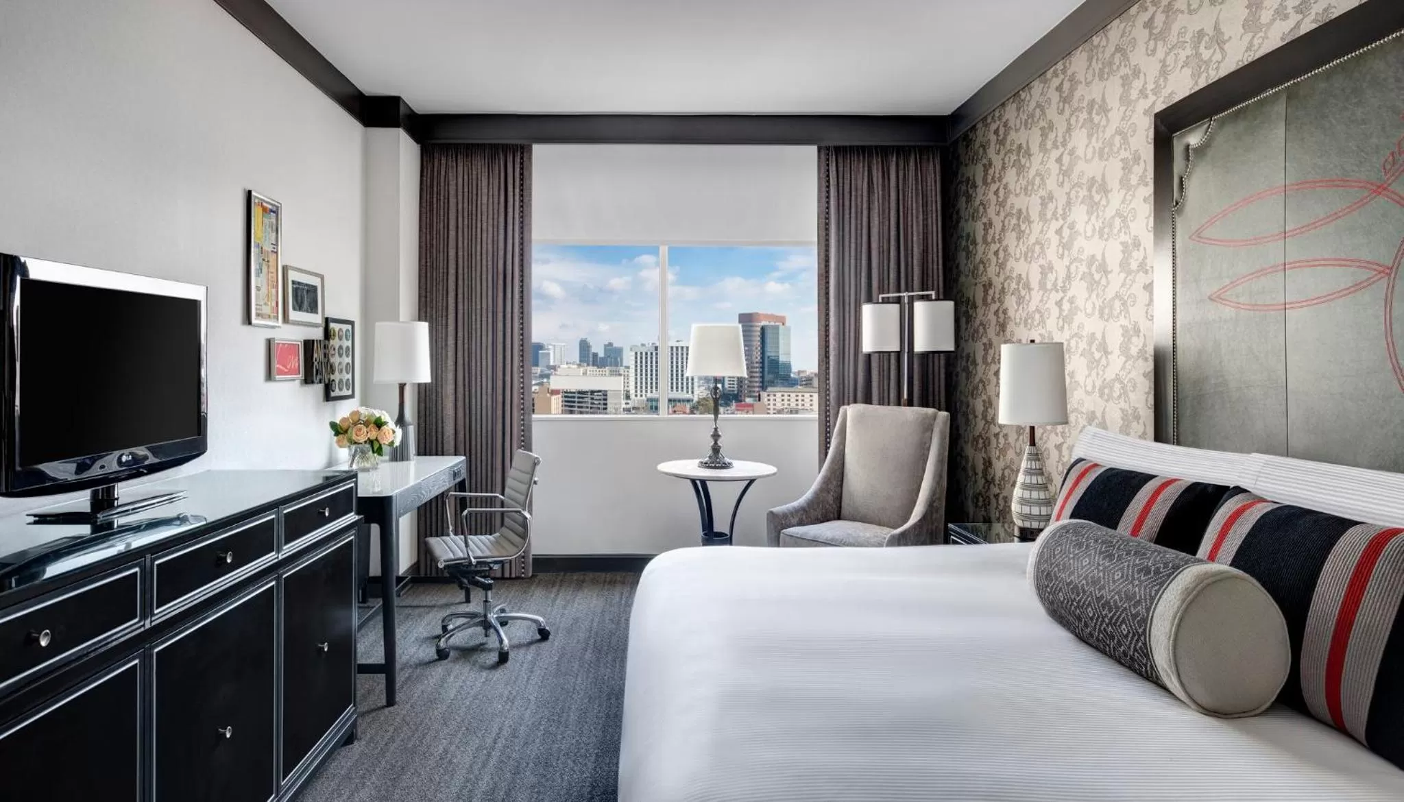 Photo of the whole room, Bed in Loews Nashville Hotel at Vanderbilt Plaza