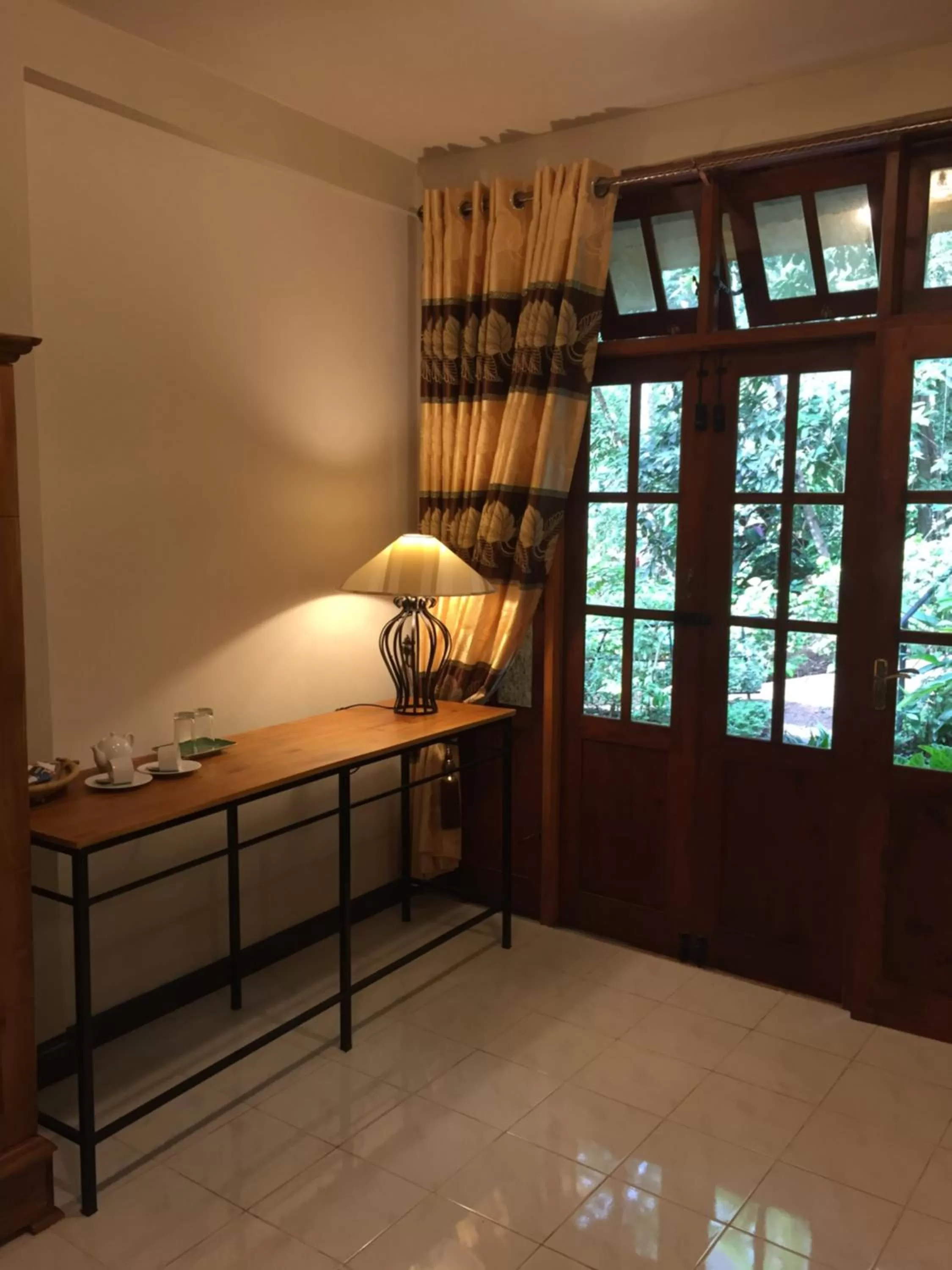 Photo of the whole room in Le leopard d 'argent