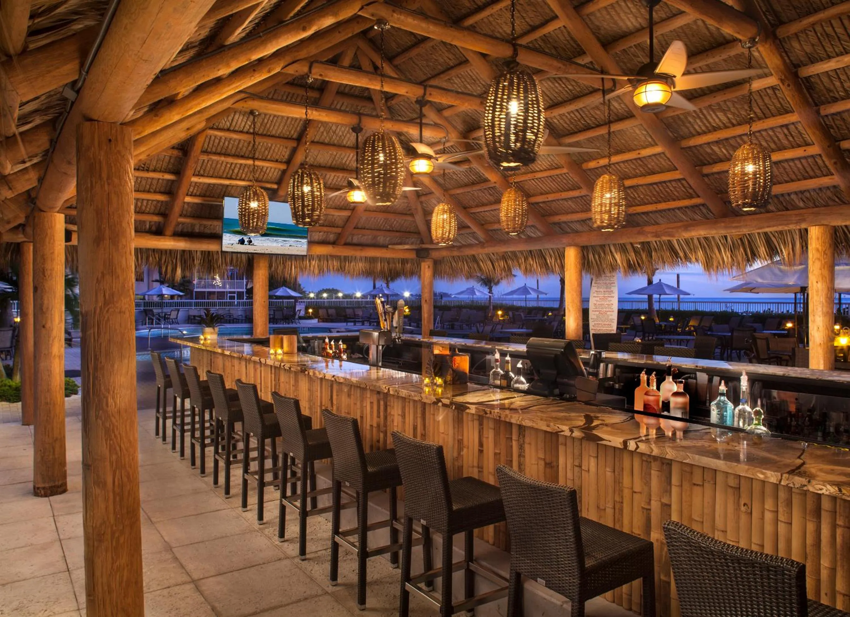 Lounge or bar in Lido Beach Resort - Sarasota