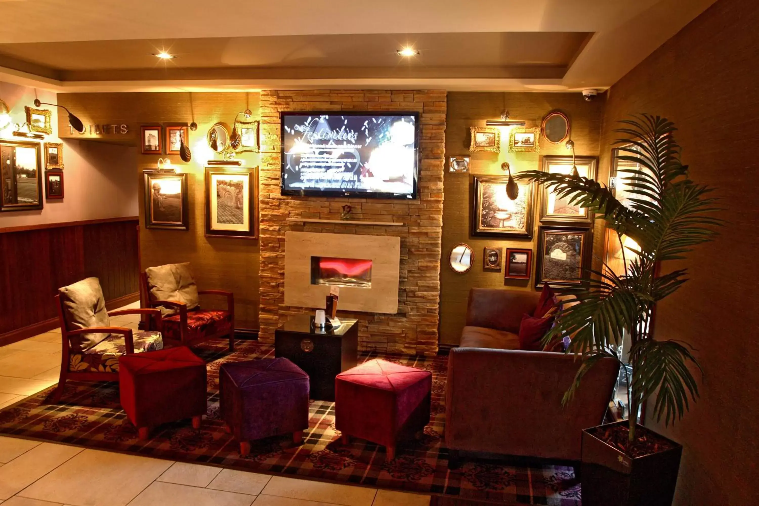 Seating area, Restaurant/Places to Eat in The Torrance Hotel