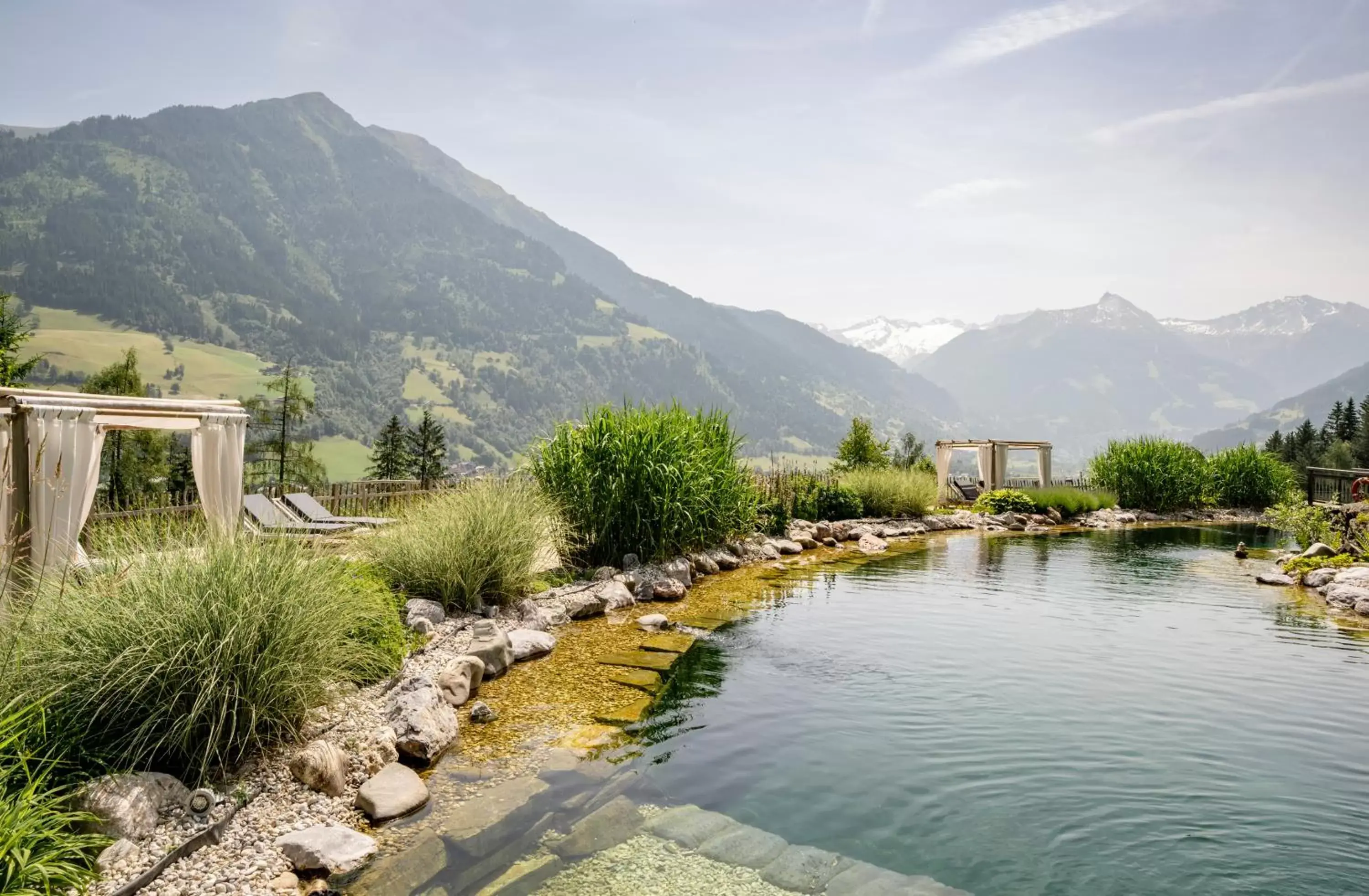 Swimming pool, Mountain View in Das.Goldberg