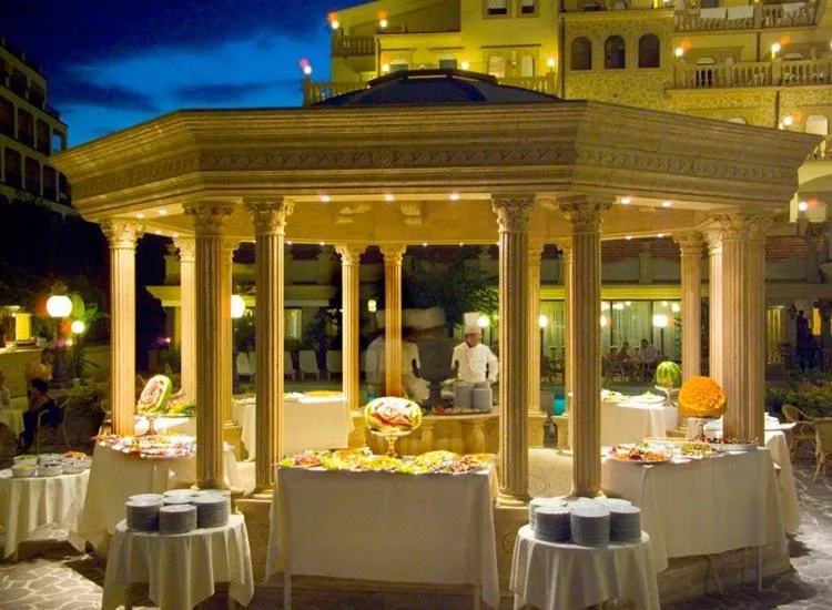 Restaurant/places to eat in Hellenia Yachting Hotel & SPA