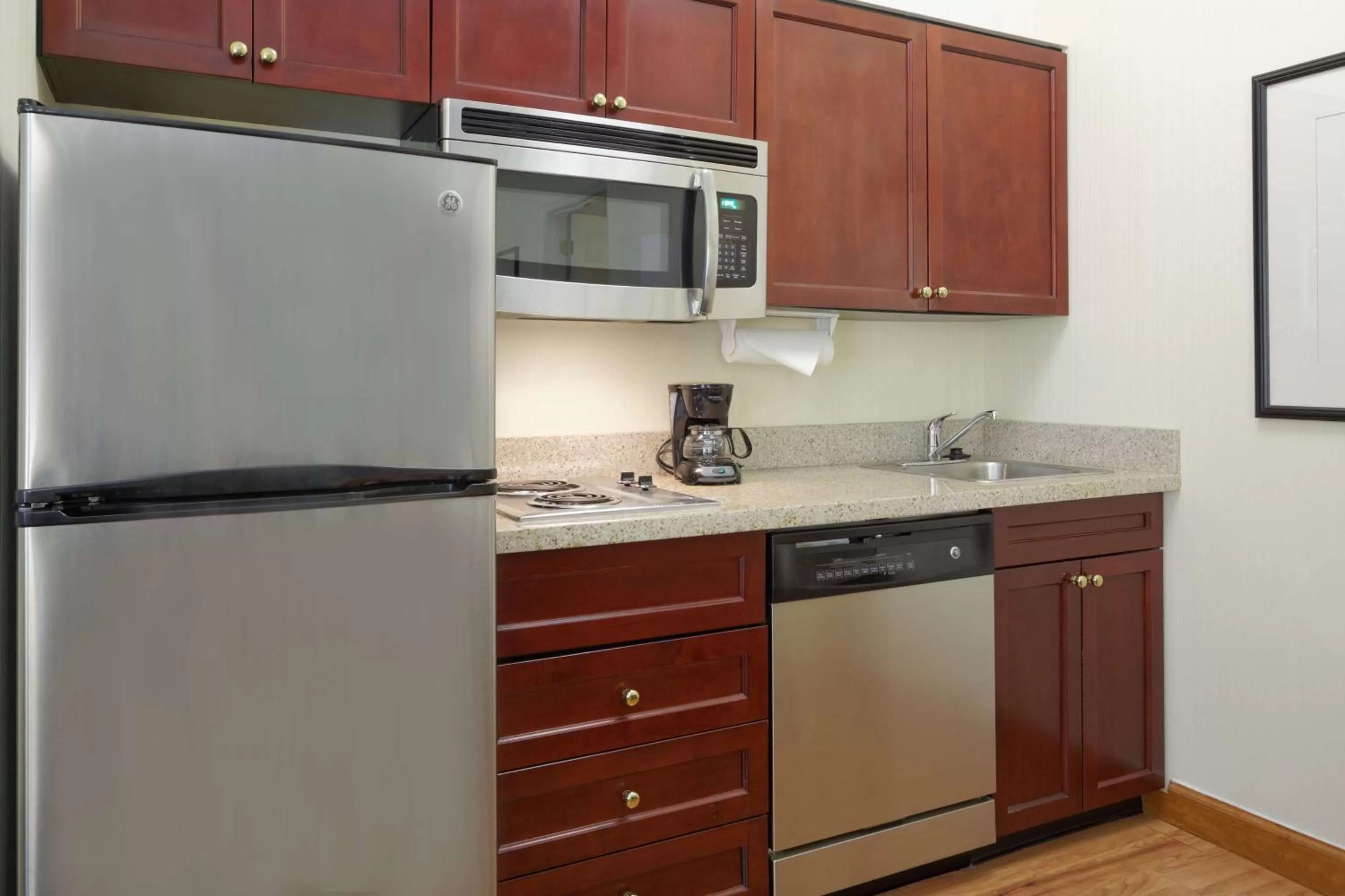 Kitchen or kitchenette in Homewood Suites by Hilton Raleigh/Crabtree Valley