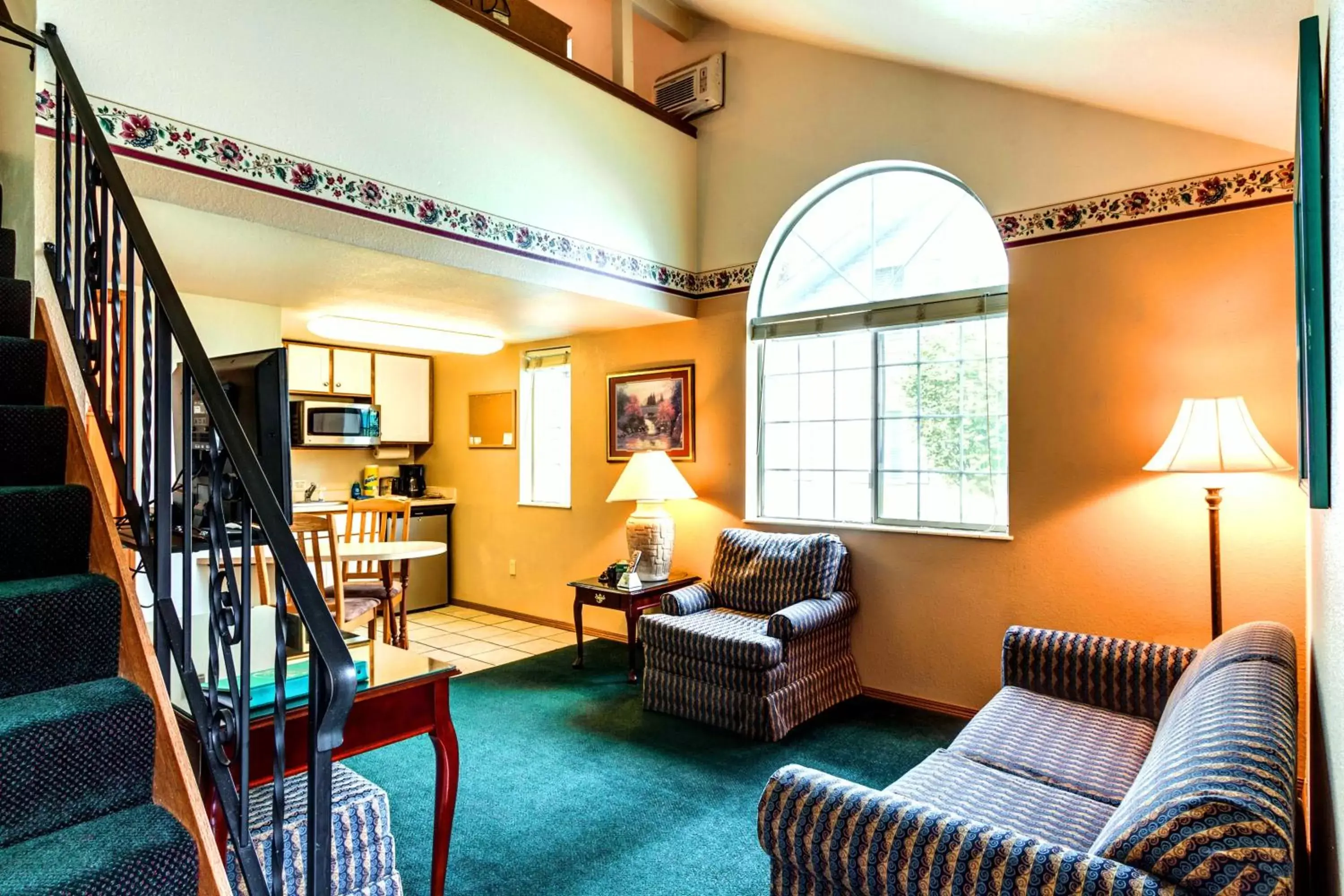 Living room, Seating Area in Turning Leaf Townhome Suites