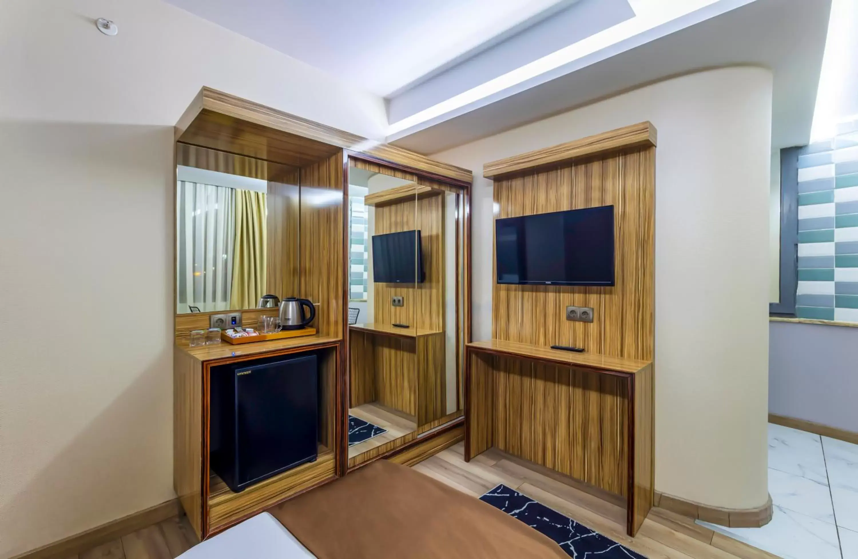 TV and multimedia, TV/Entertainment Center in Dem İstanbul Airport Hotel