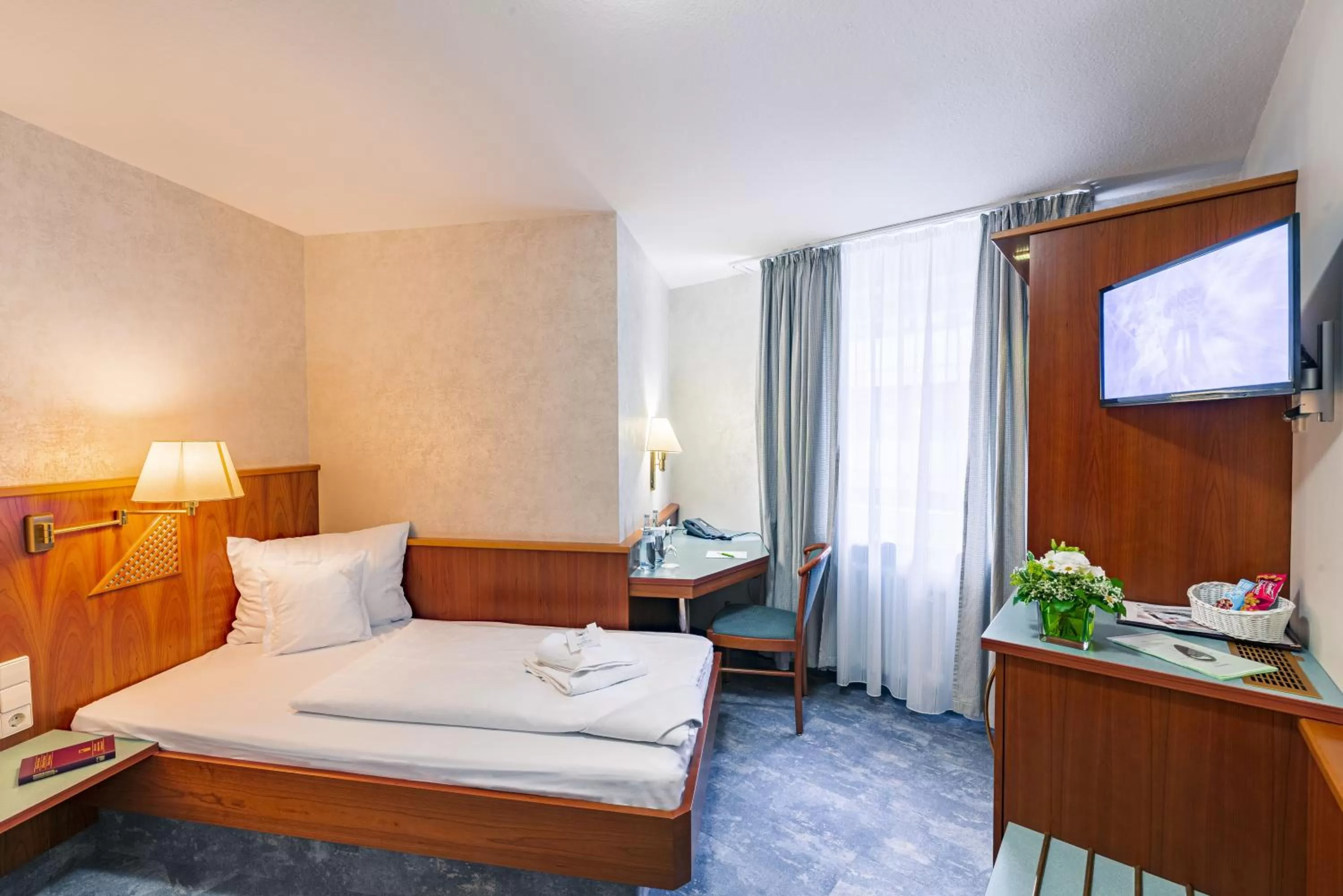 Staff, Bed in Hotel Wartburg