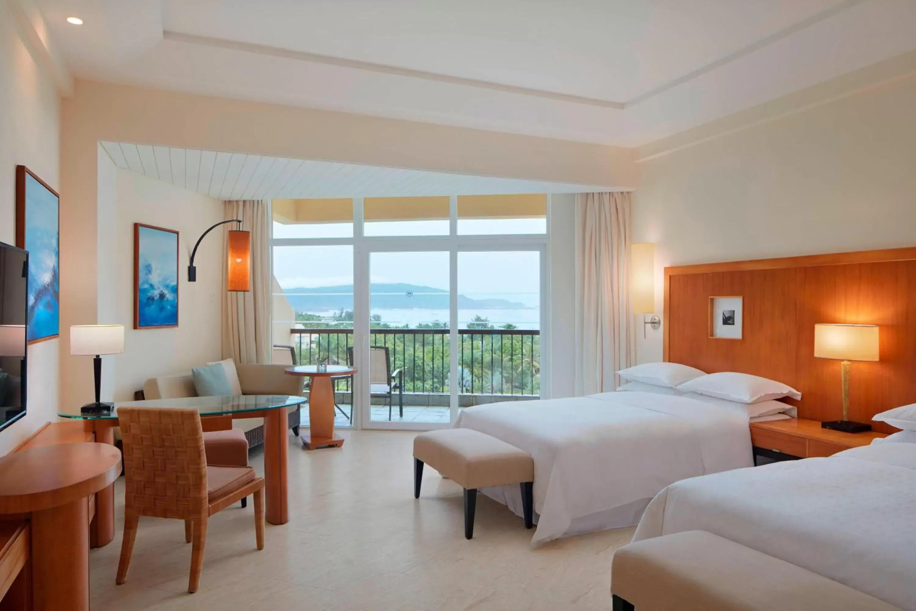 Photo of the whole room in Sheraton Sanya Yalong Bay Resort