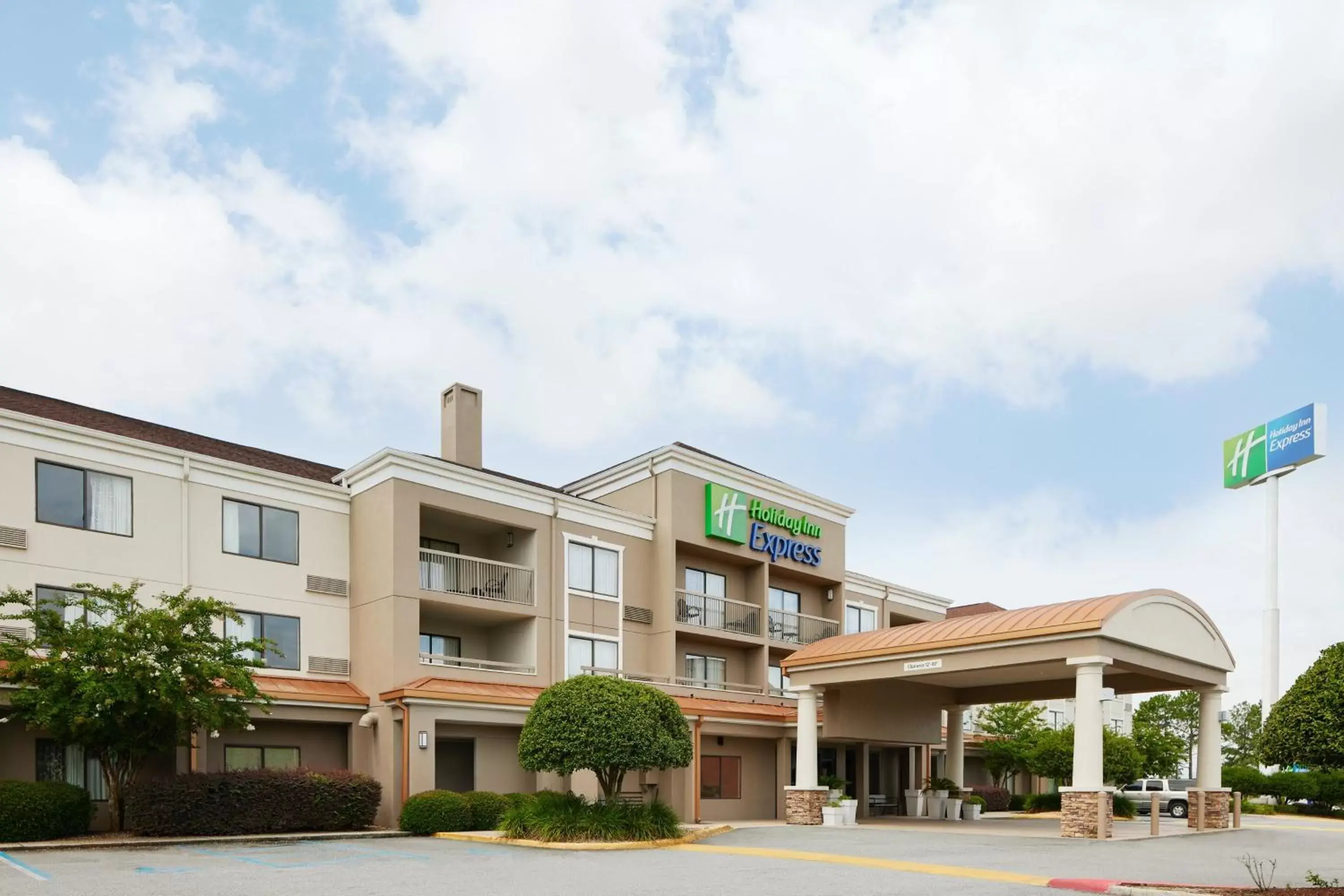 Property building in Holiday Inn Express Tifton by IHG Property building in Holiday Inn Express Tifton by IHG