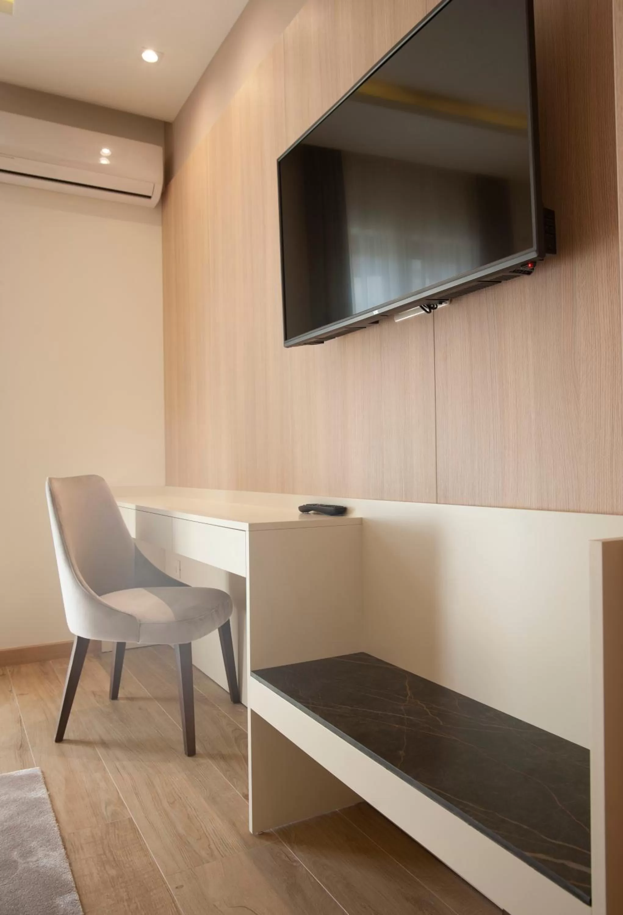 TV and multimedia in Hotel Villa Gracia