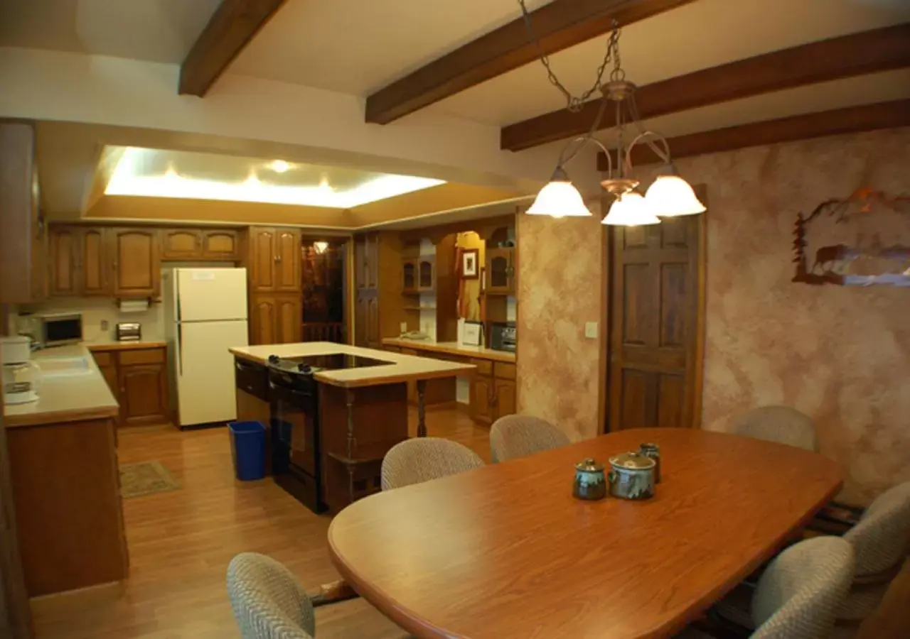 Dining Area in Wildwood Inn