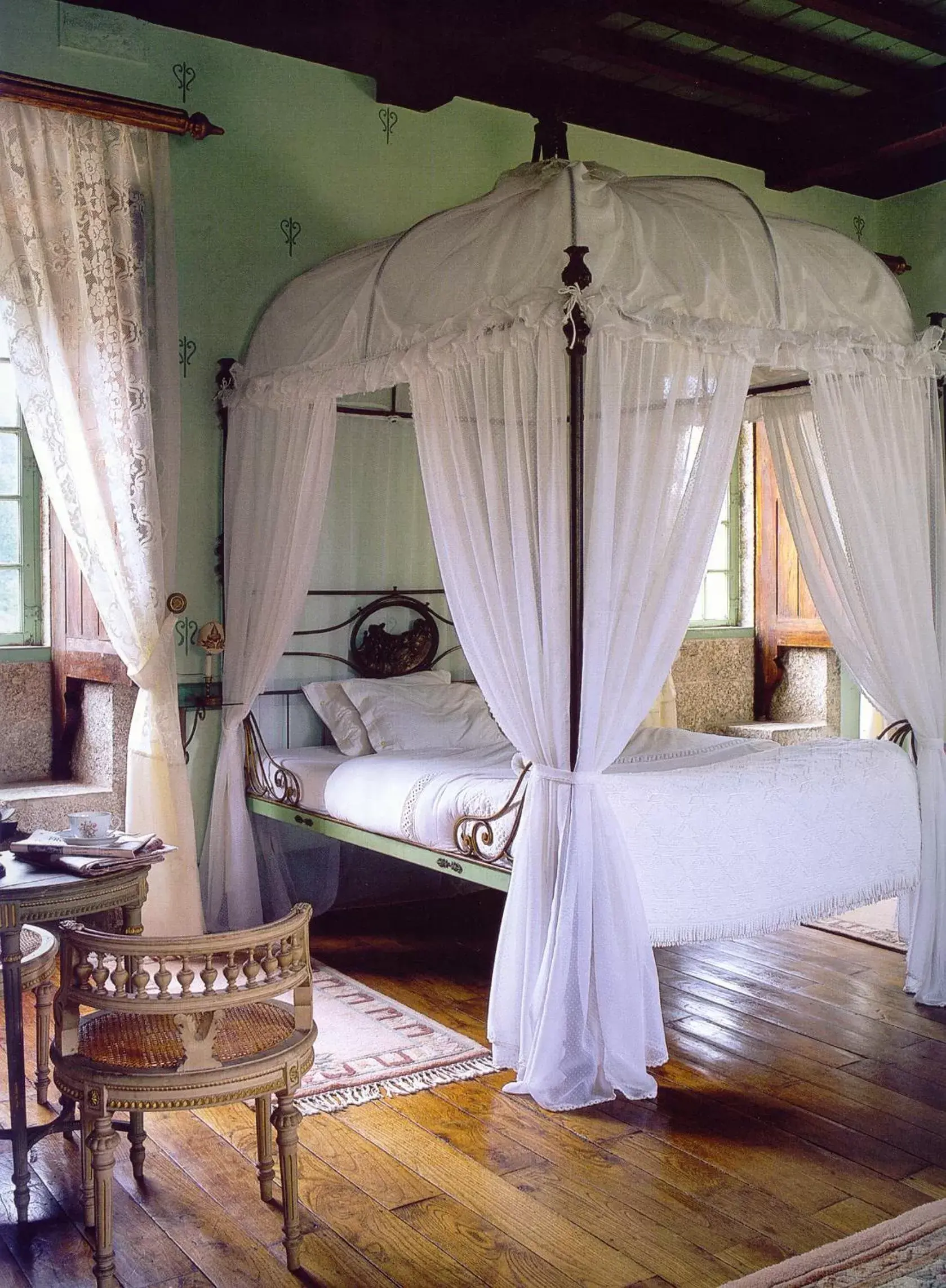 Photo of the whole room, Bed in Paço de S.Cipriano