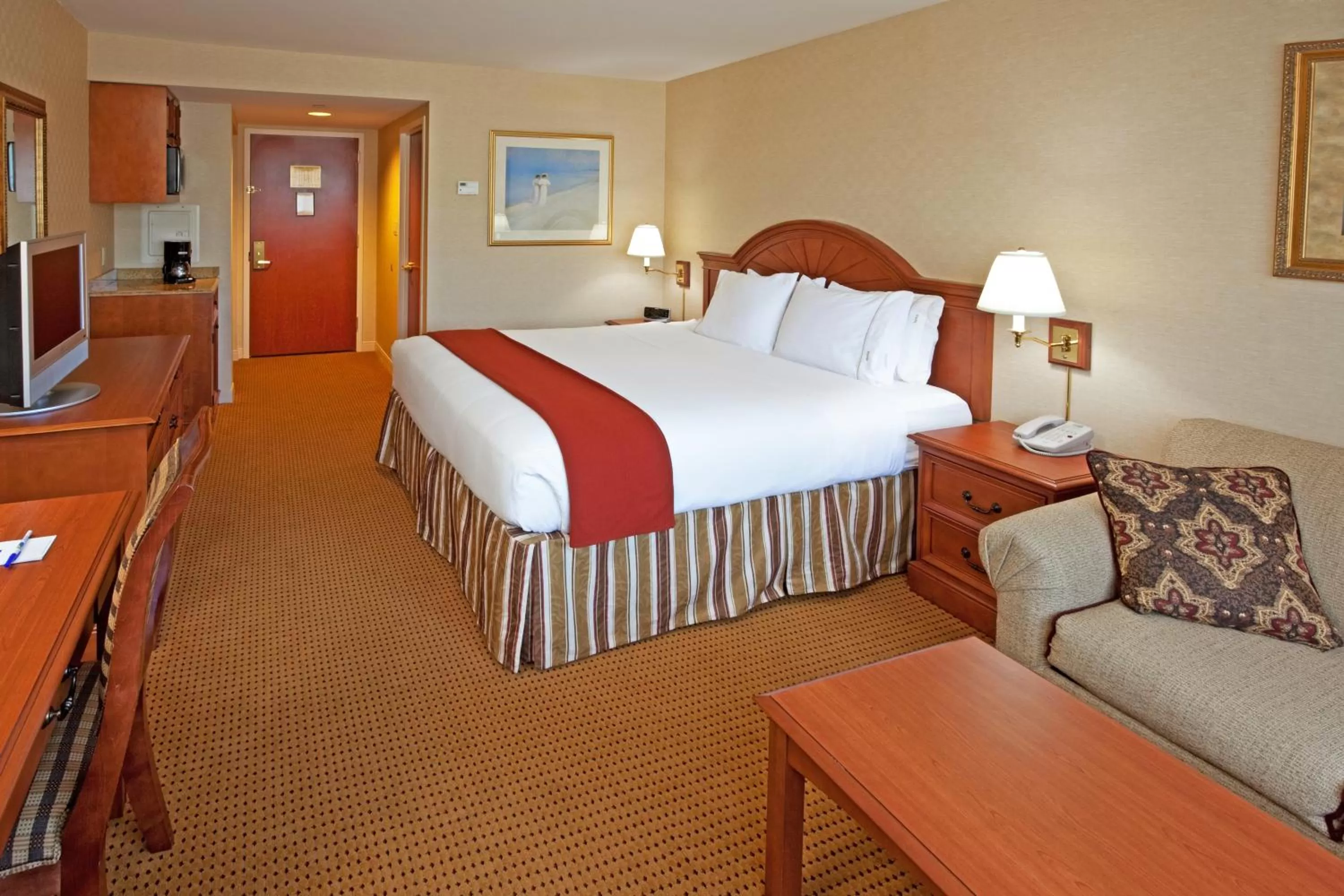 Photo of the whole room, Bed in Rockville Centre Hotel - JFK Airport