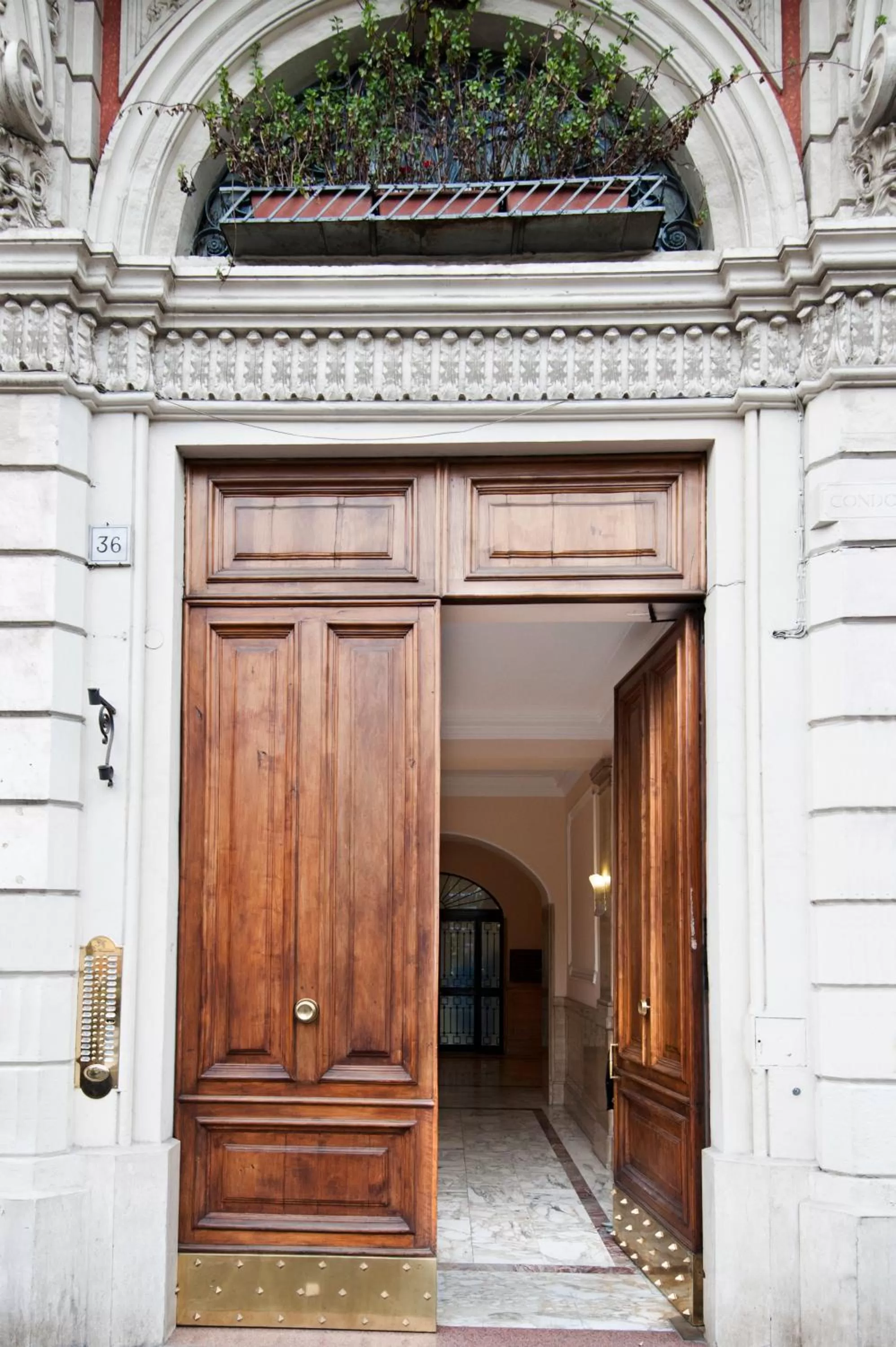 Facade/entrance in Suite 36 - NEW OPENING