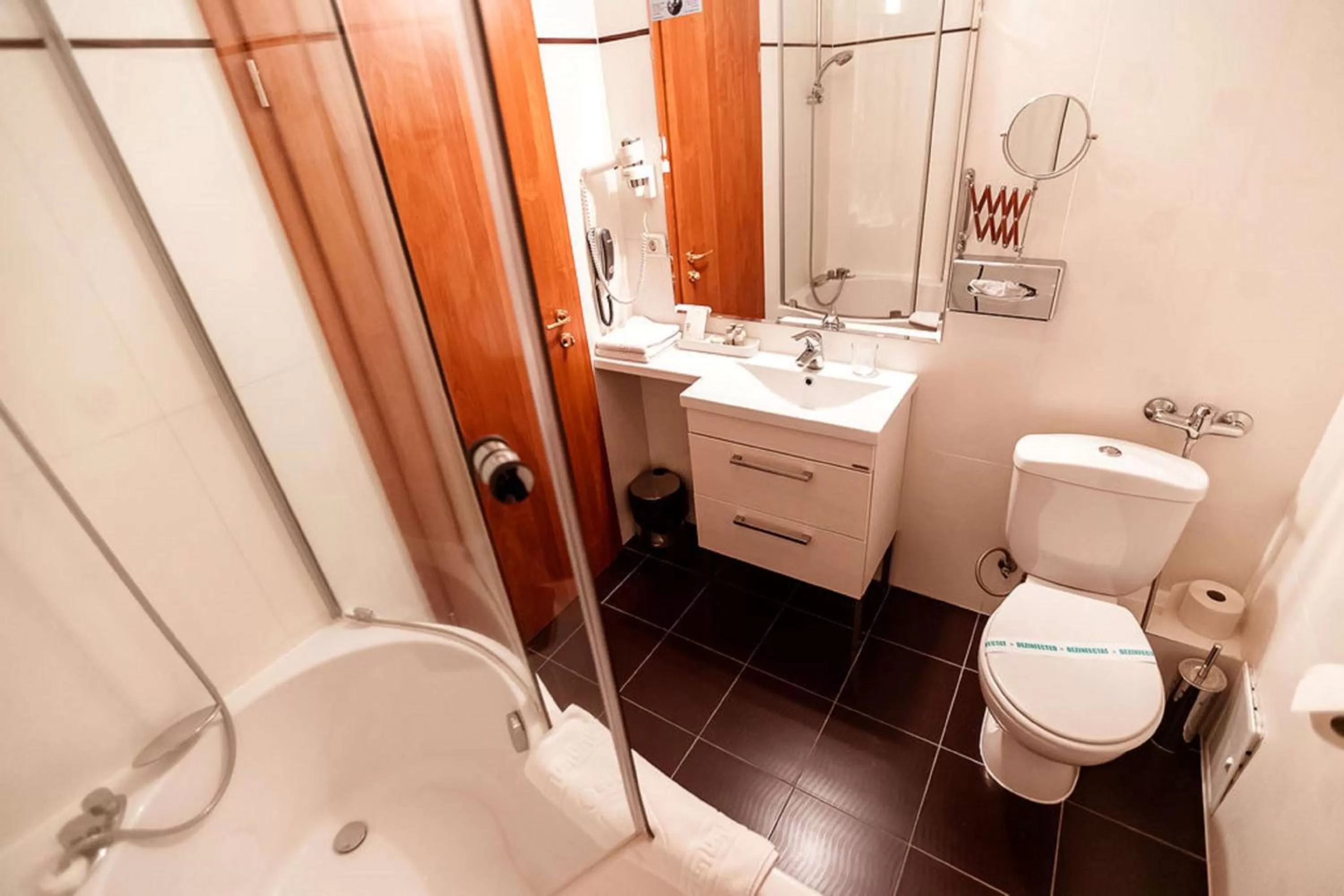 Bathroom in Best Western Plus Lido Hotel