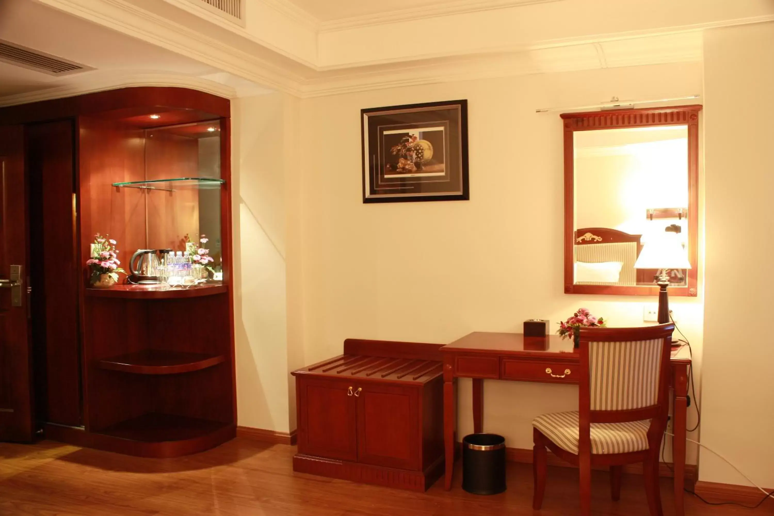 Coffee/tea facilities, Restaurant/Places to Eat in Lux Riverside Hotel & Apartment