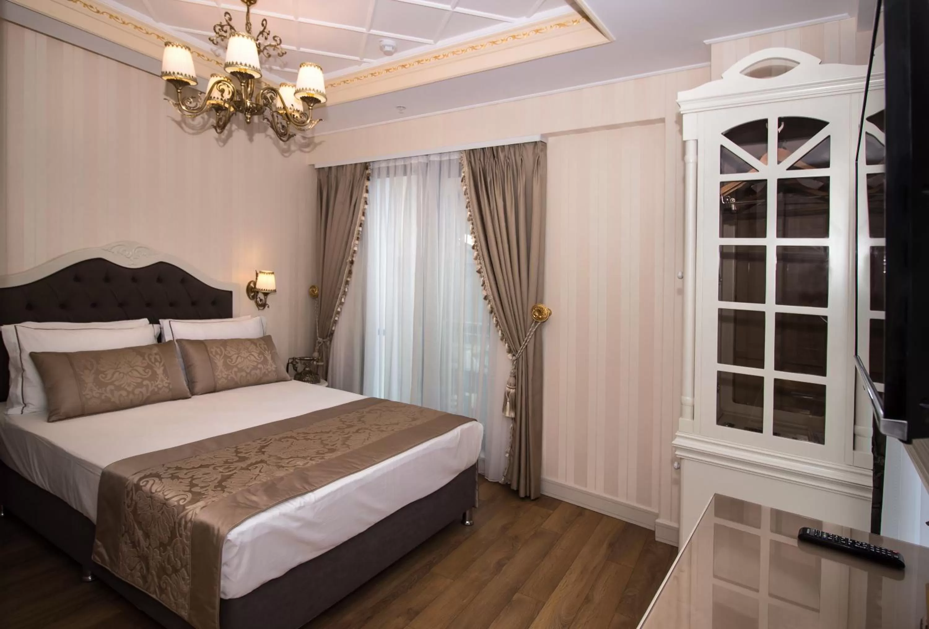 Photo of the whole room, Bed in Istanbul Town Hotel