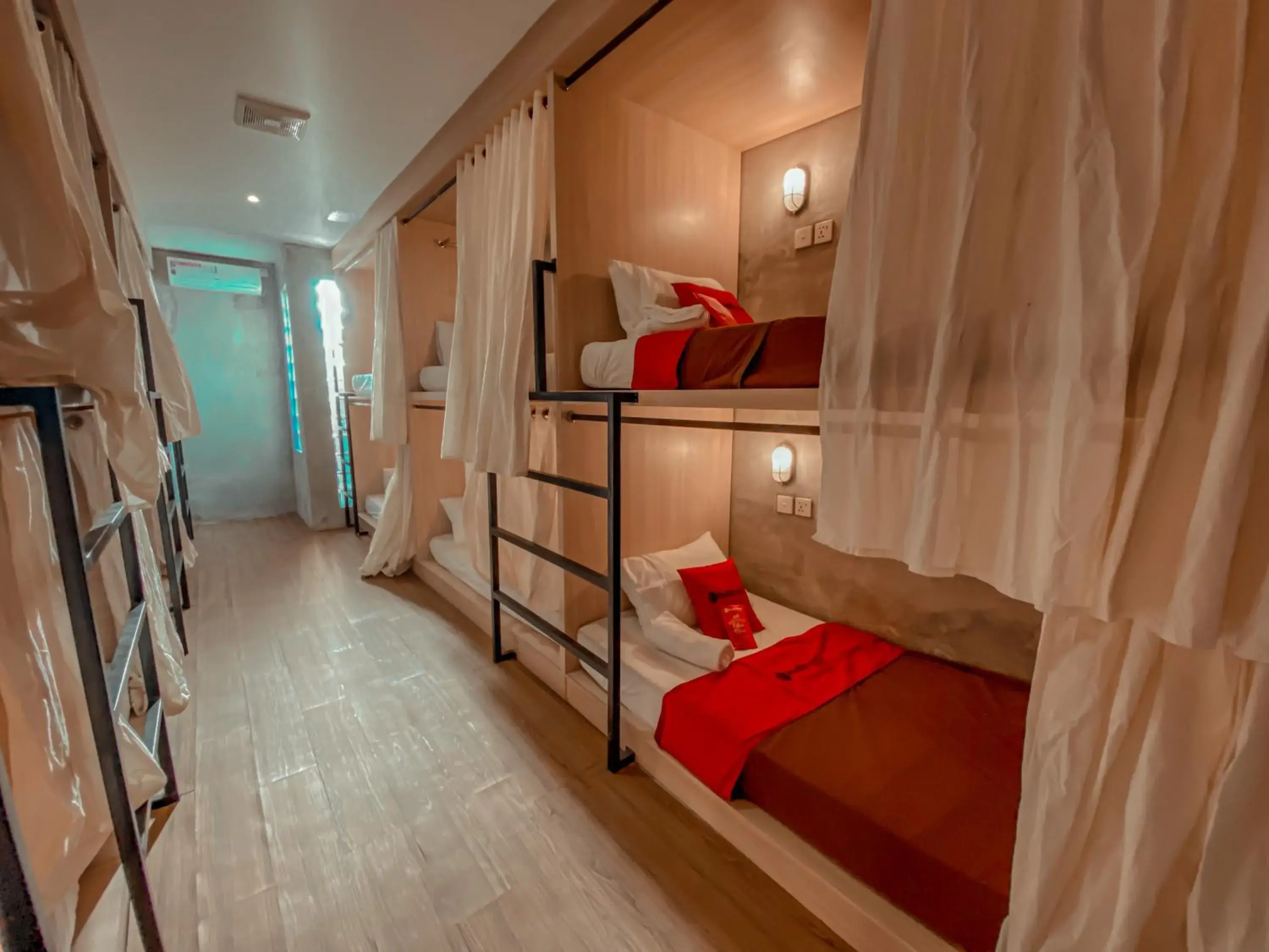 Bunk Bed in RedDoorz Hostel near Lippo Mall Kuta