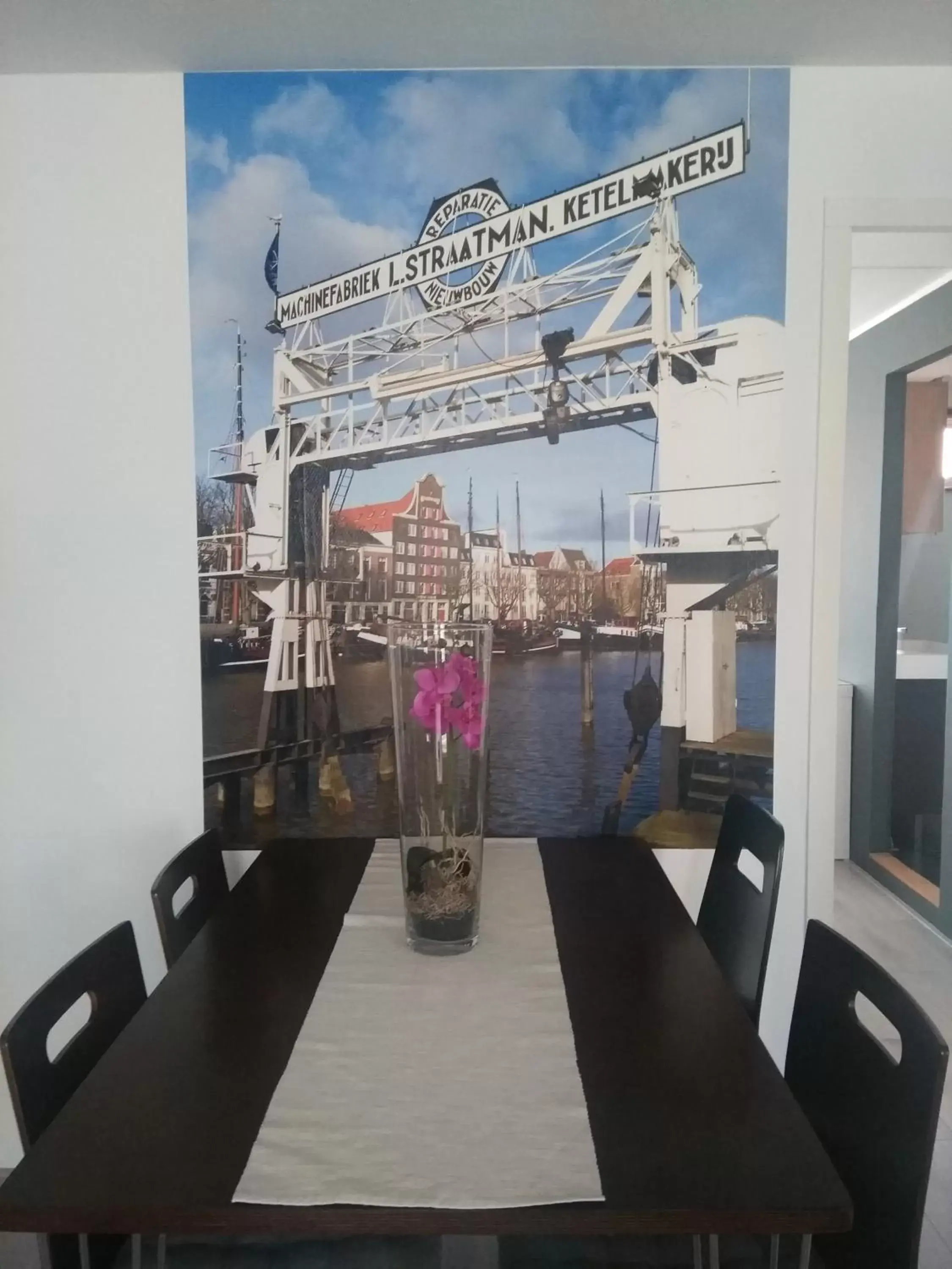 Dining area in Slapen in Dordrecht