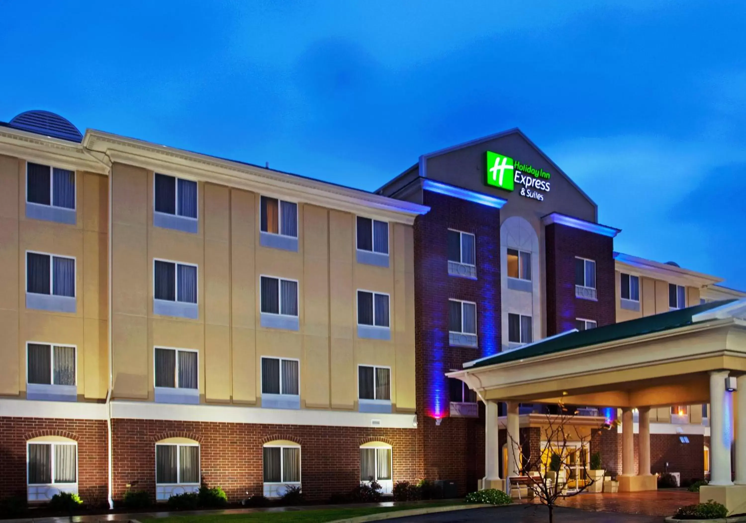 Property Building in Holiday Inn Express Hotel & Suites Chicago South Lansing, an IHG Hotel