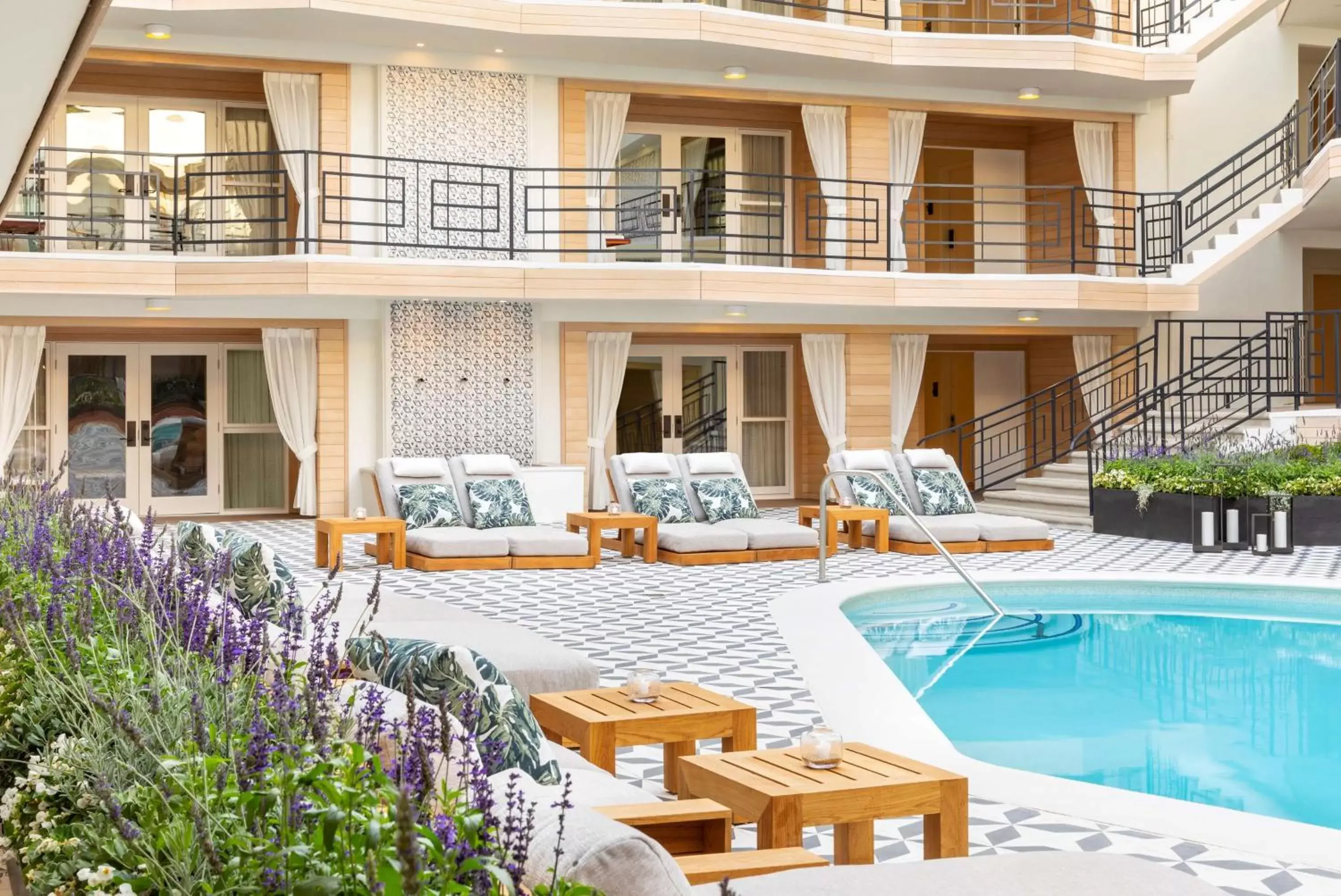 Swimming Pool in Oceana Santa Monica, LXR Hotels & Resorts
