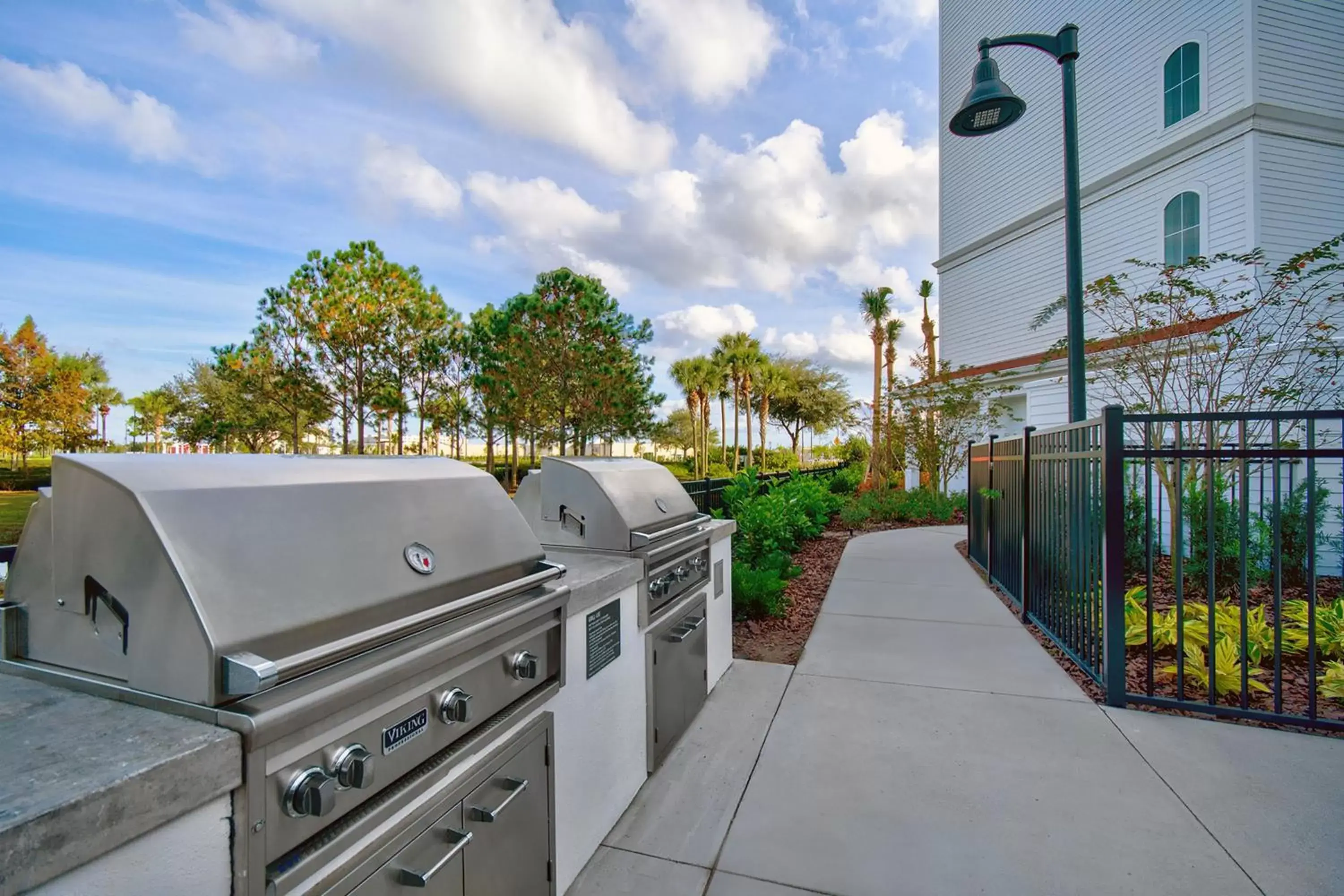 Restaurant/places to eat, BBQ Facilities in Residence Inn by Marriott Orlando at FLAMINGO CROSSINGS Town Center