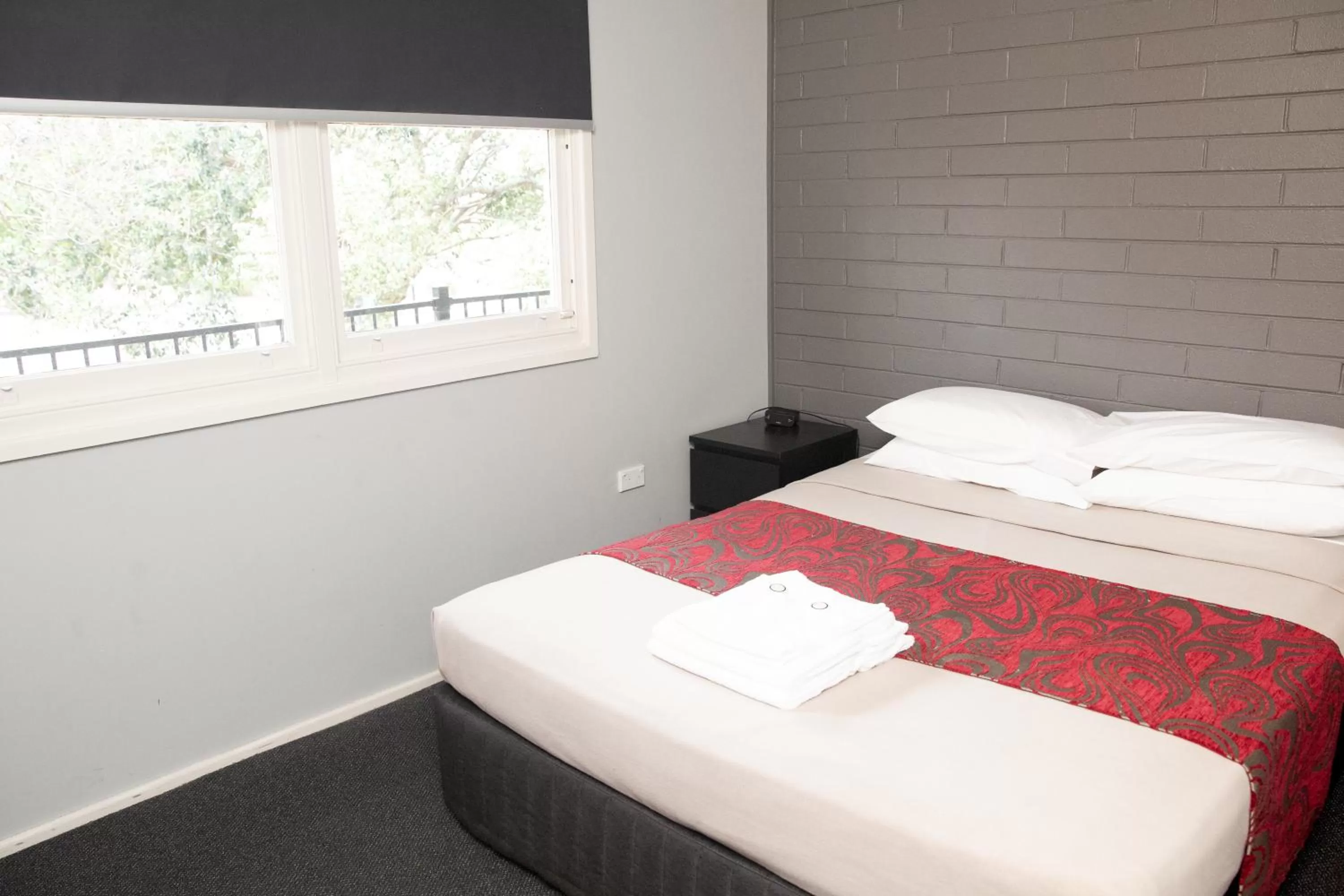 Bed in Royal Hotel Singleton