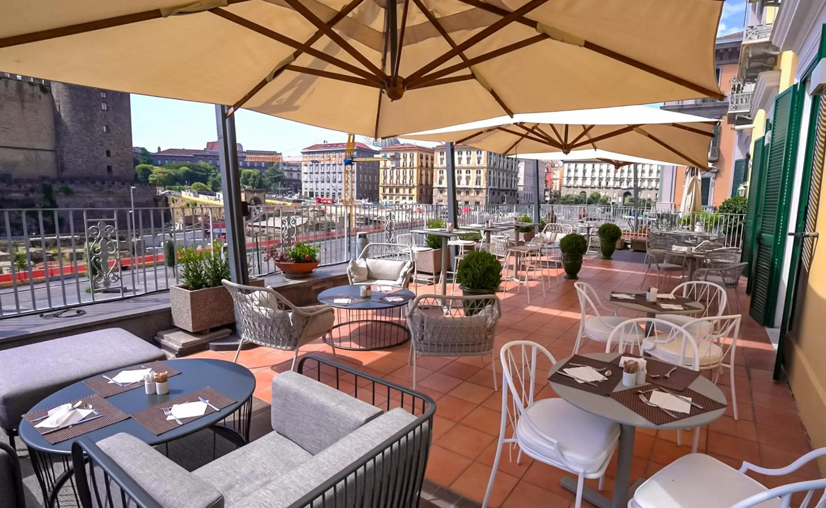 Balcony/Terrace, Restaurant/Places to Eat in Mercure Napoli Centro Angioino