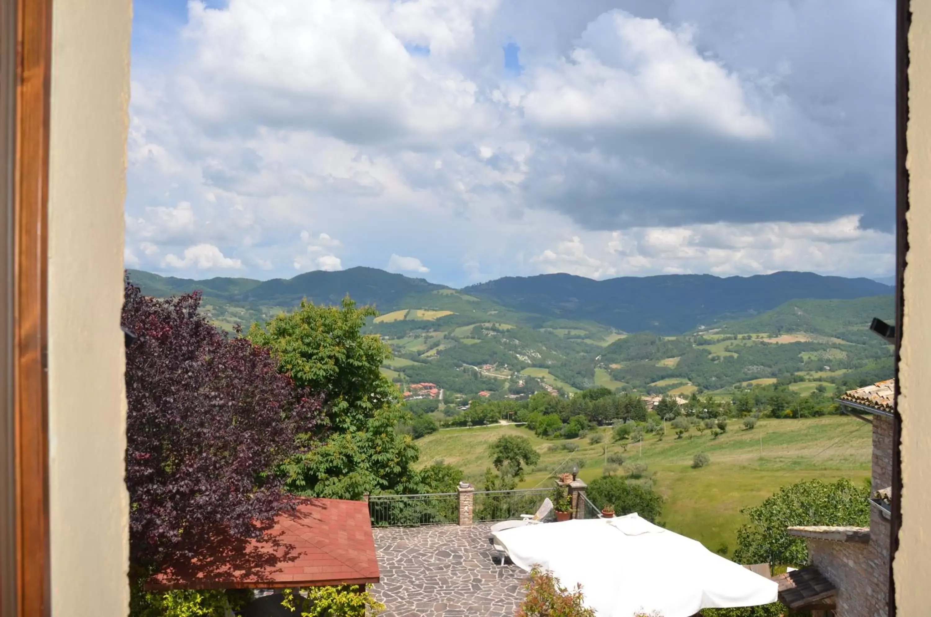Natural landscape, Mountain View in B&B La Terrazza Del Subasio