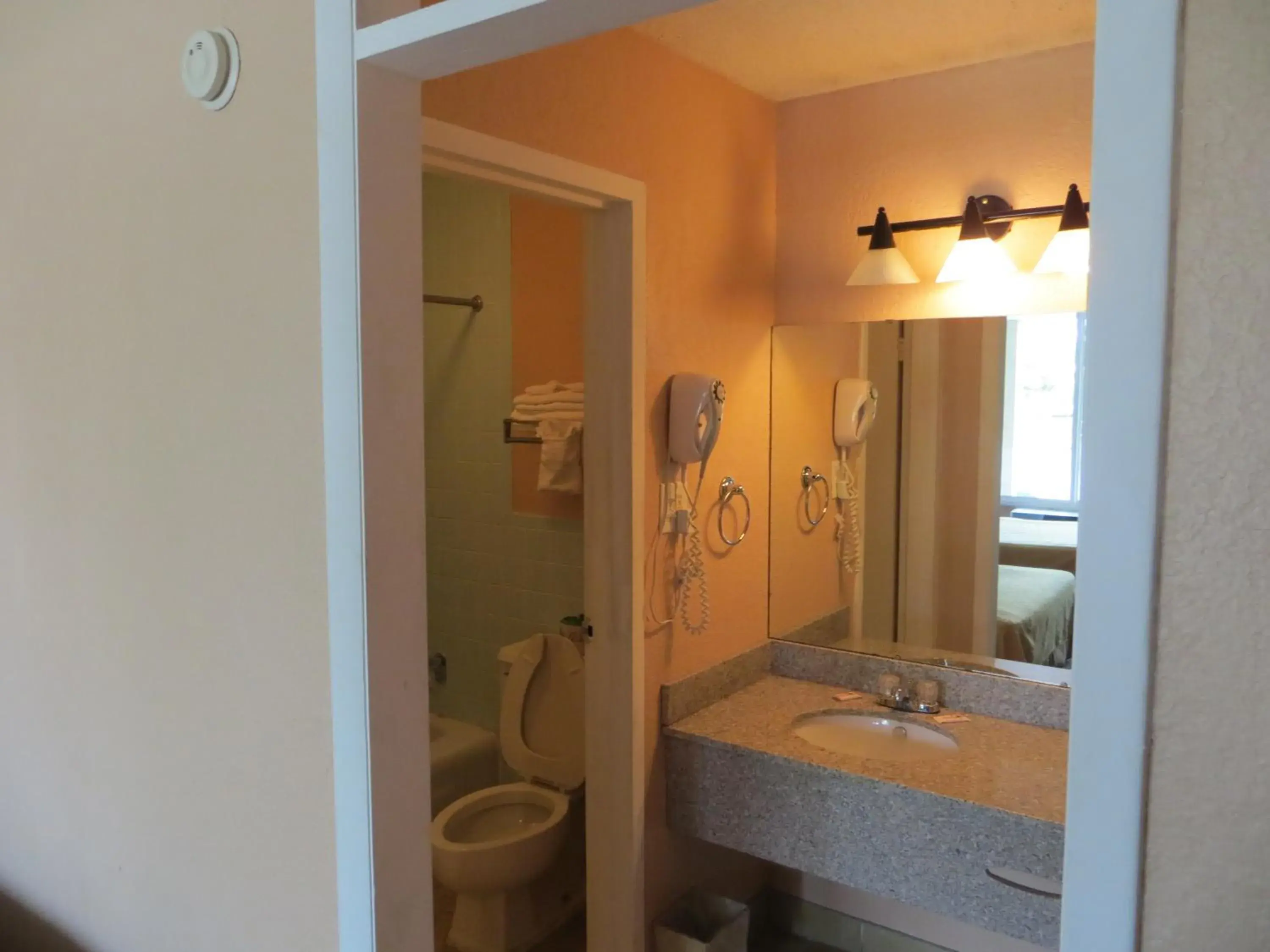 Bathroom in Americourt Extended Stays