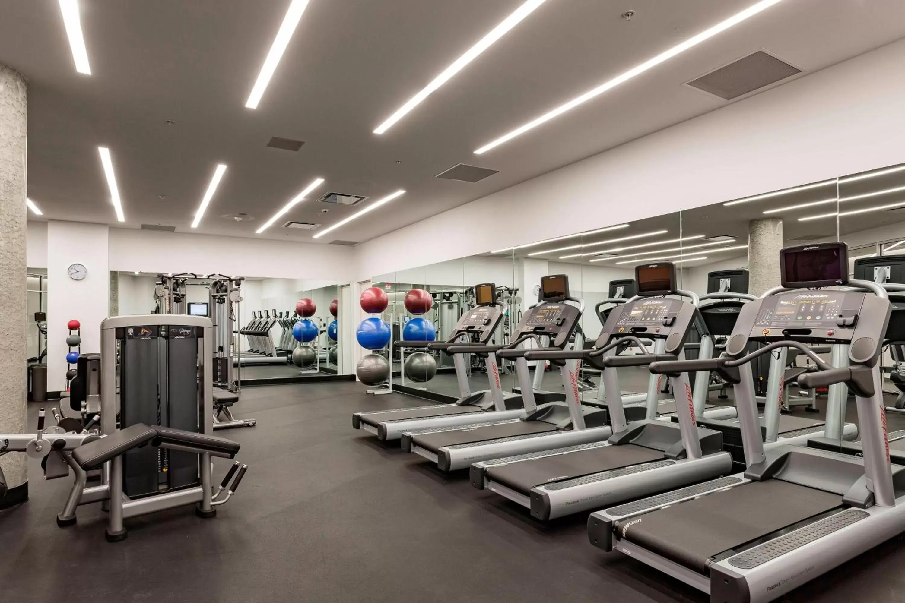Fitness centre/facilities, Fitness Center/Facilities in Courtyard by Marriott Long Island City/New York Manhattan View